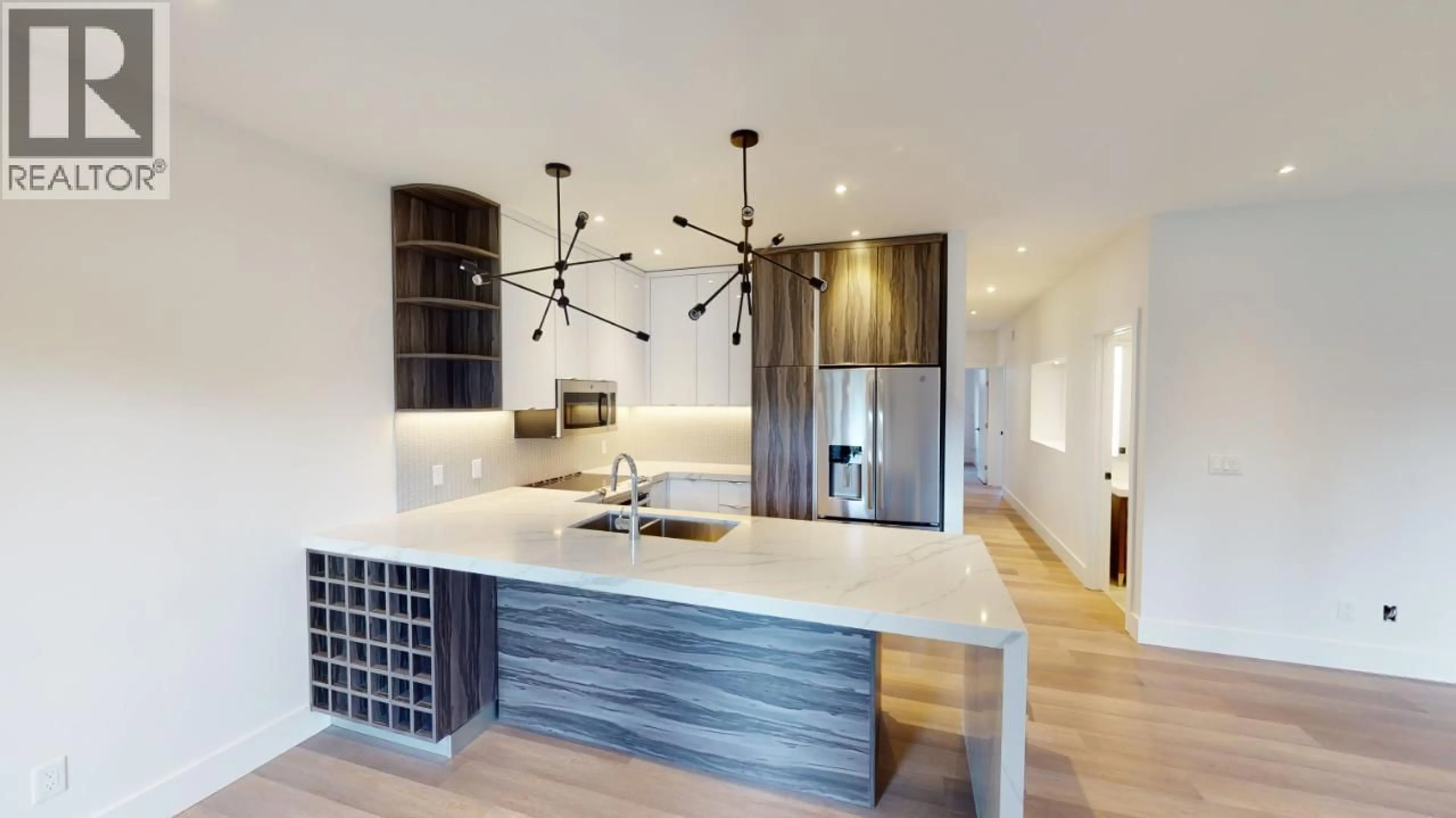 Contemporary kitchen, unknown for 401 - 7291 PROSPECTOR AVENUE, Radium Hot Springs British Columbia V0A1M0