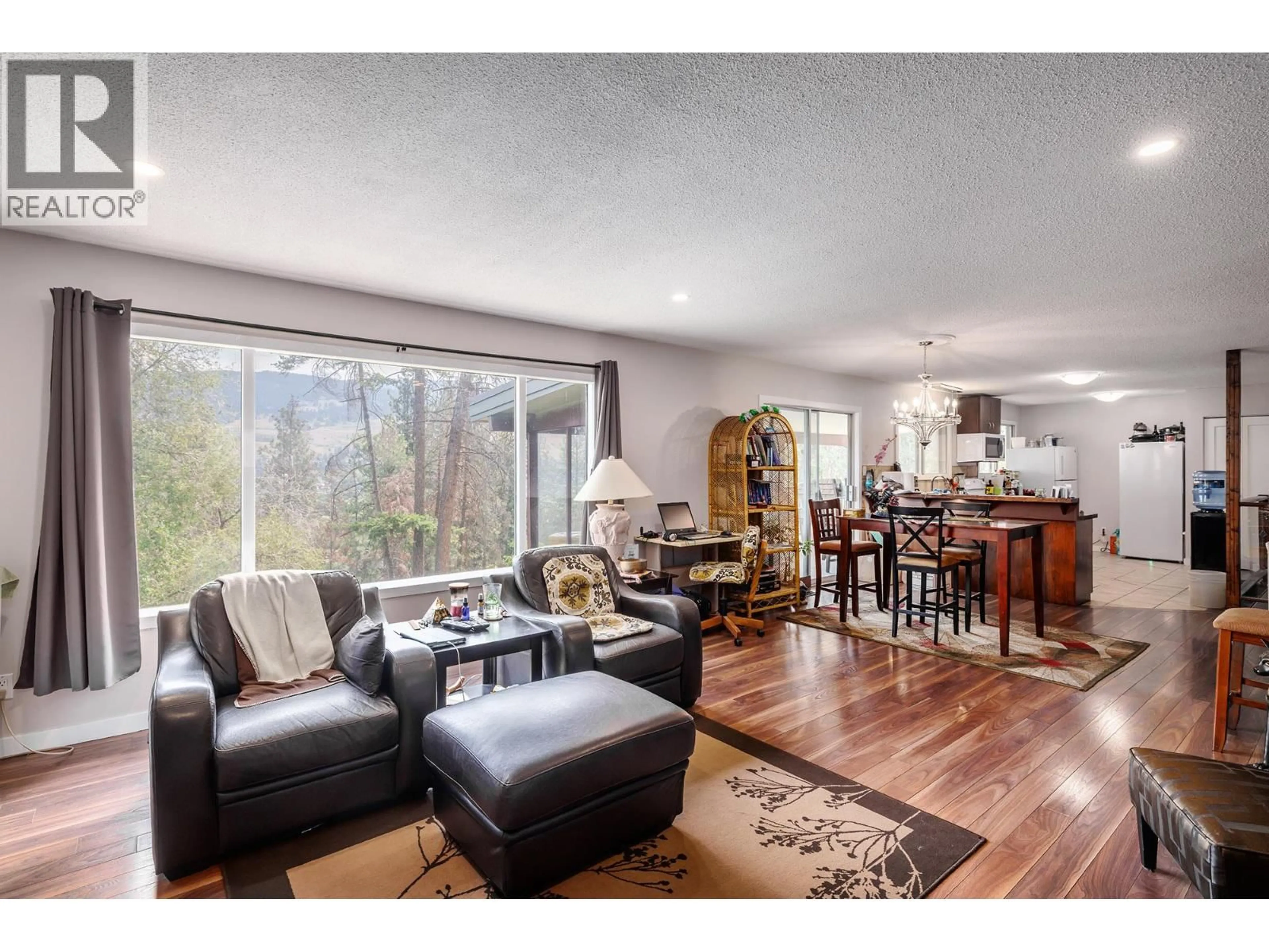 Living room with furniture, wood/laminate floor for 11175 PRETTY ROAD, Lake Country British Columbia V4V1H6