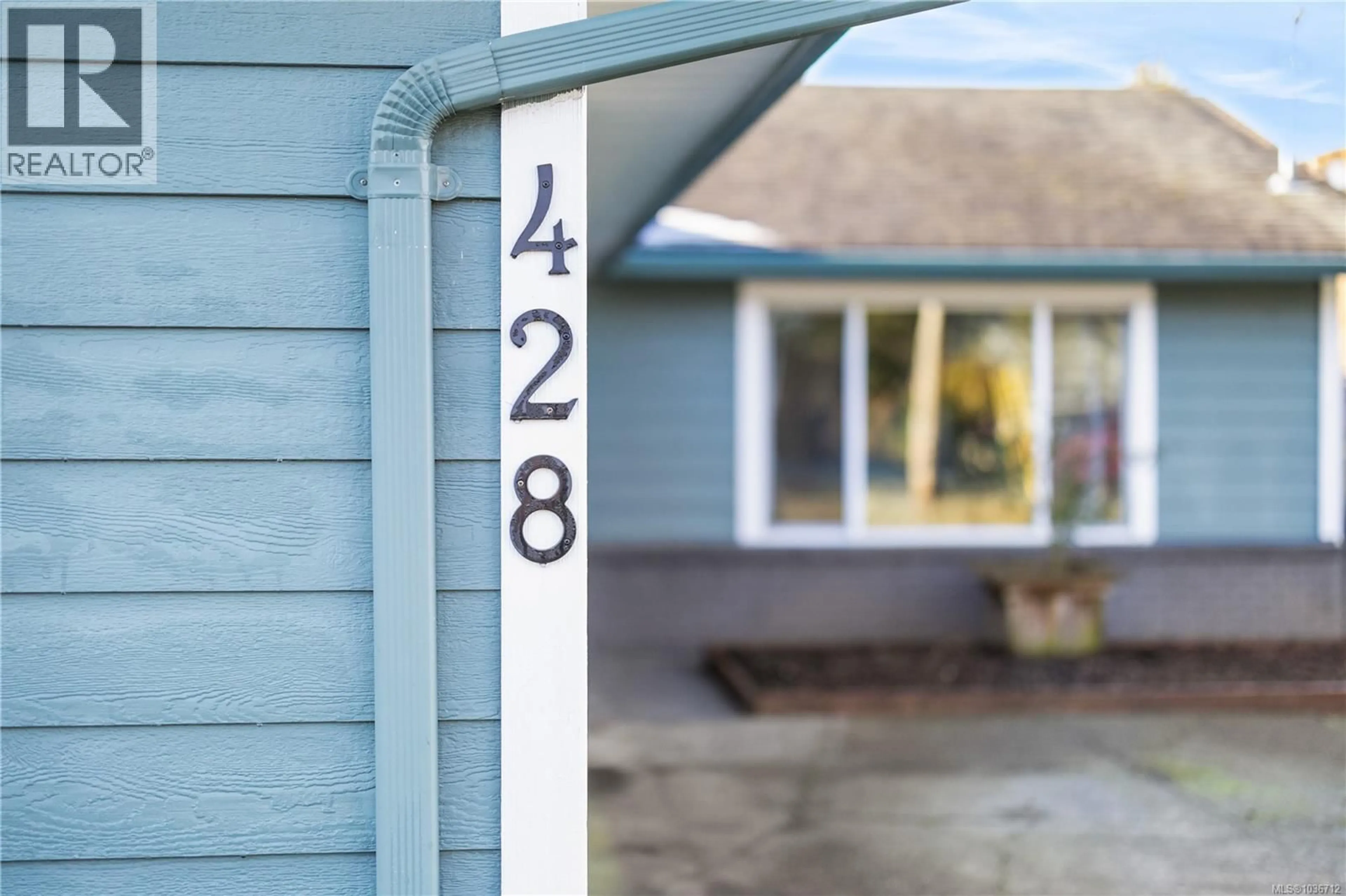 Home with vinyl exterior material, street for 428 RAZA PLACE, Campbell River British Columbia V9W6T3