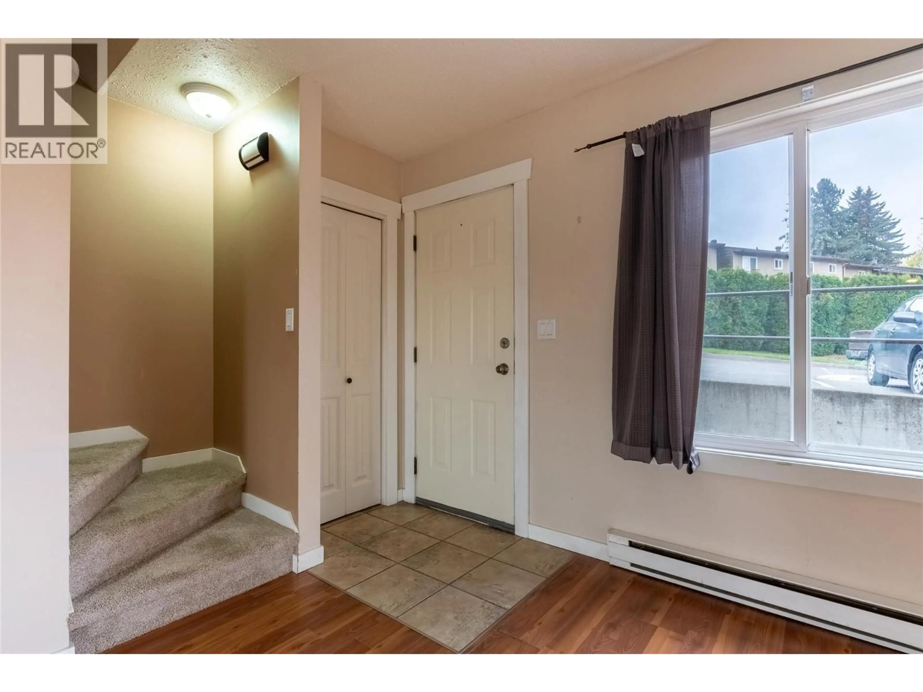 Indoor entryway for 72 - 1605 SUMMIT DRIVE, Kamloops British Columbia V2E2A5