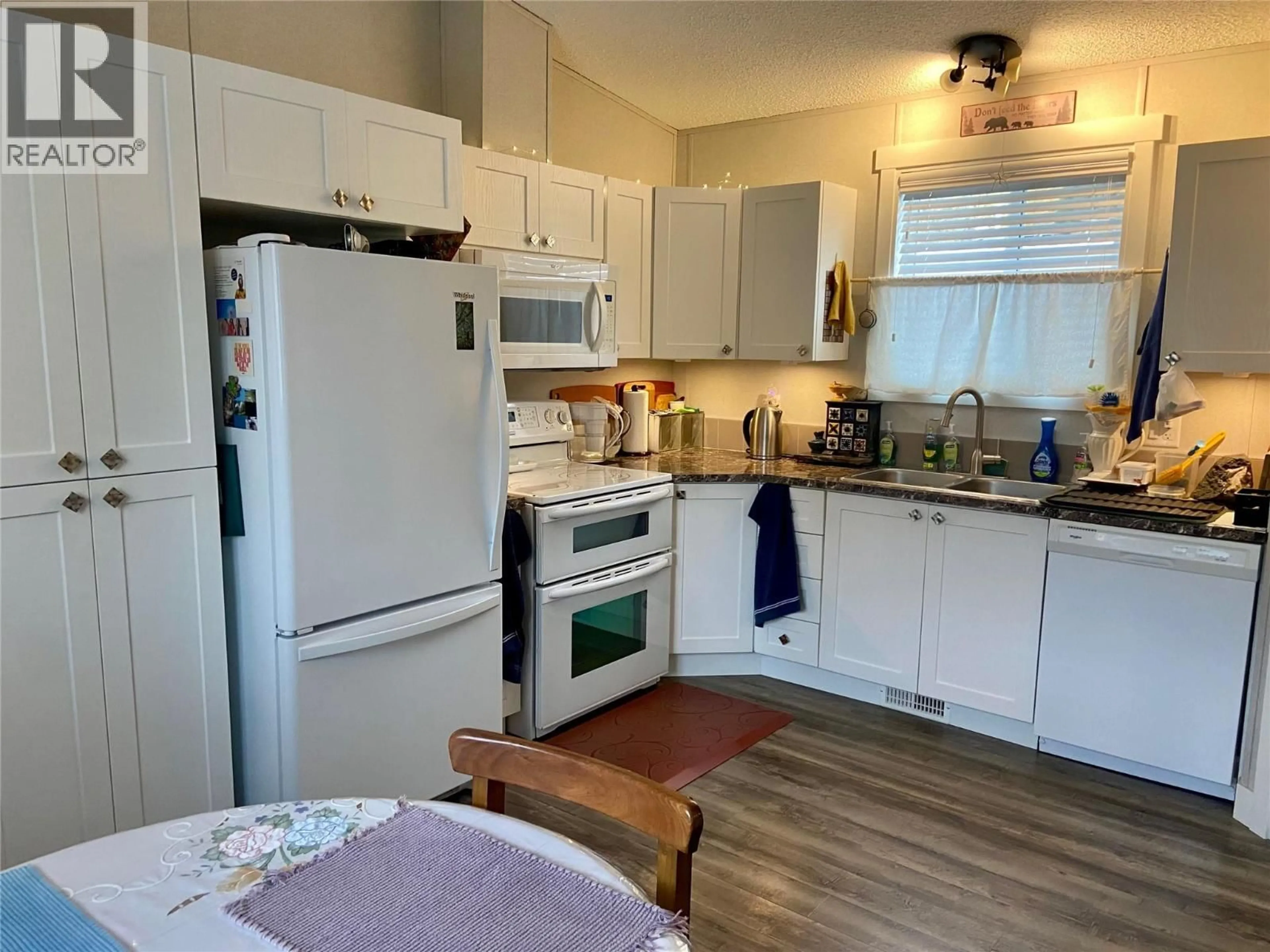 Standard kitchen, unknown for 2 - 1034 HIGHWAY 3B OTHER, Montrose British Columbia V0G1P0