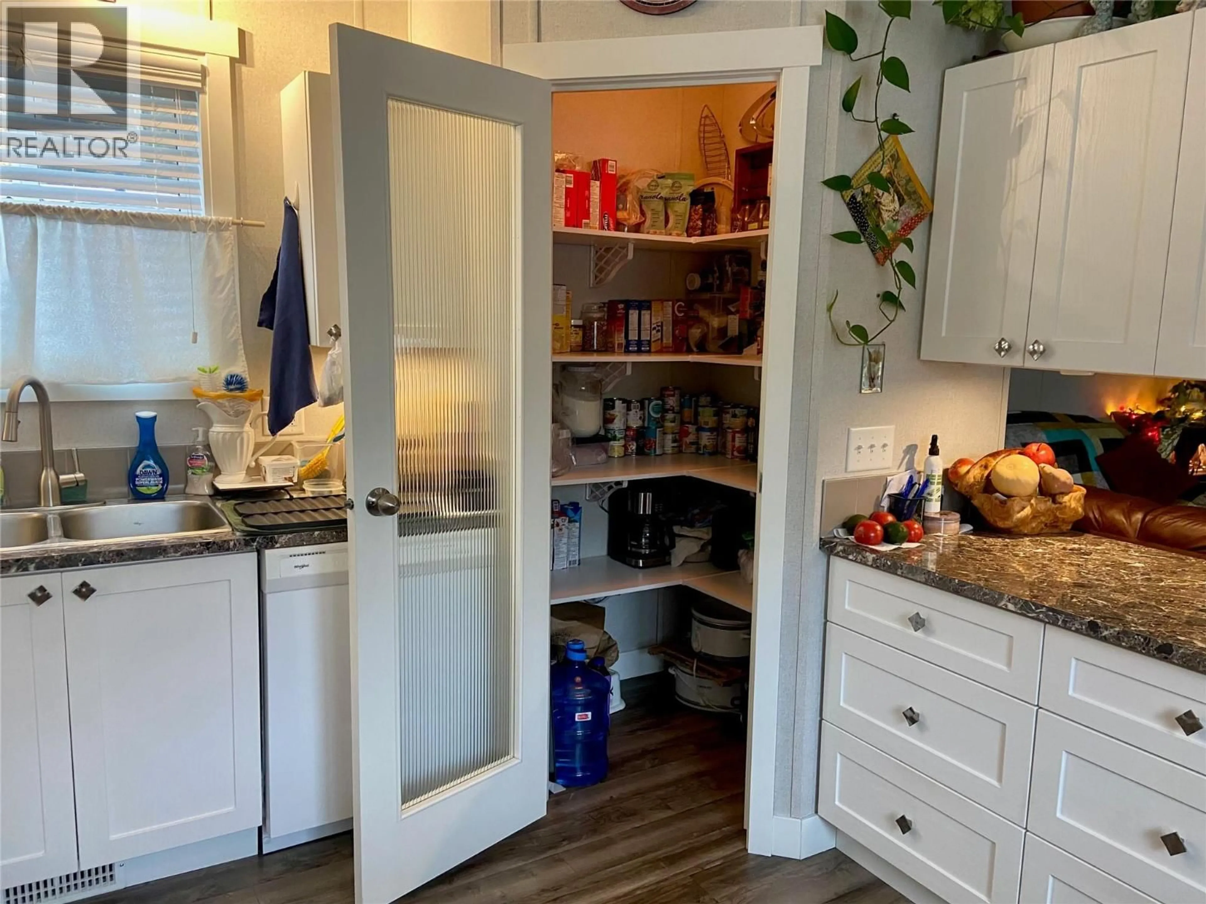 Standard kitchen, unknown for 2 - 1034 HIGHWAY 3B OTHER, Montrose British Columbia V0G1P0