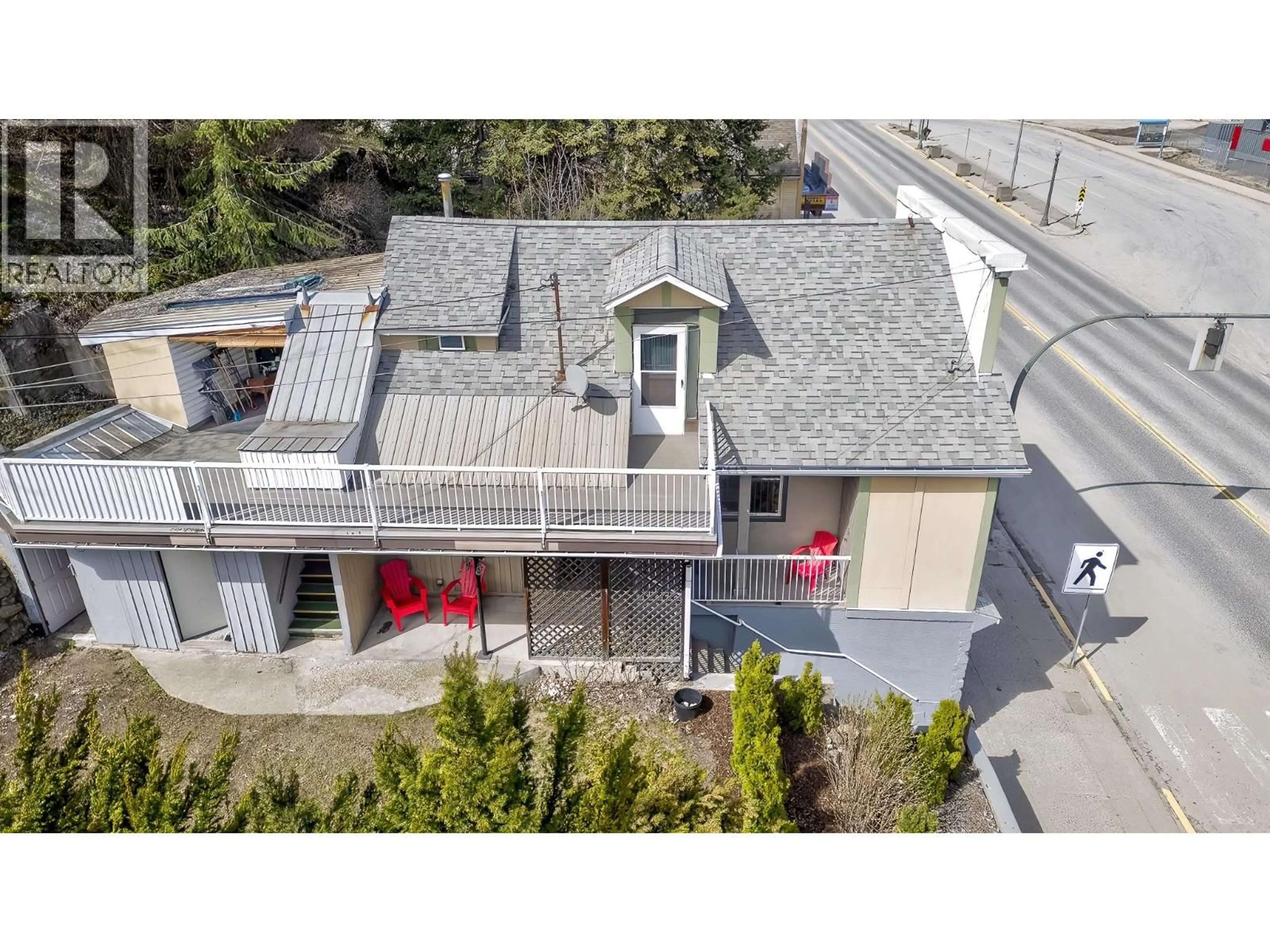 A pic from outside/outdoor area/front of a property/back of a property/a pic from drone, street for 792 ROSSLAND AVENUE, Trail British Columbia V1R3N3