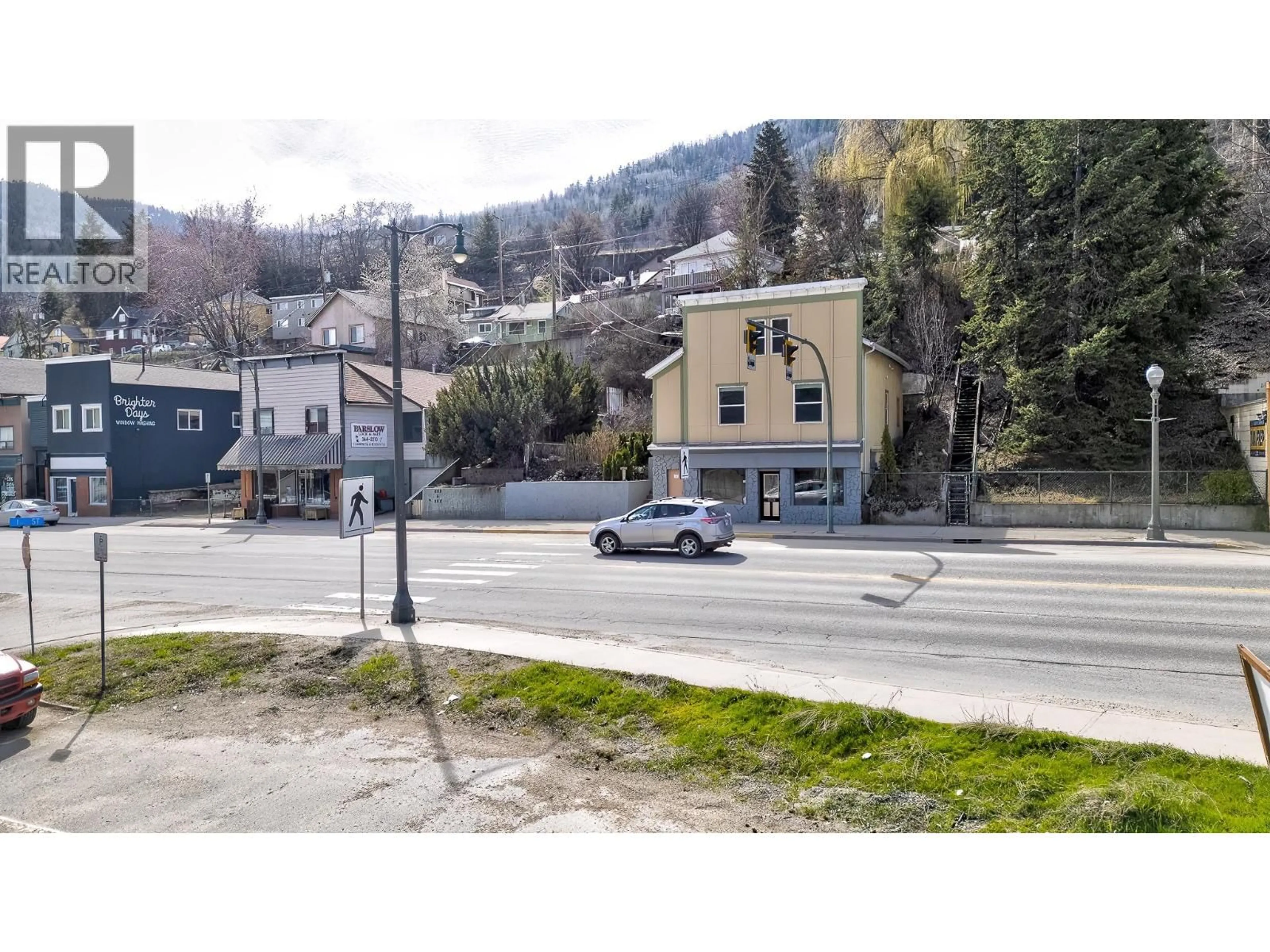 Parking for 792 ROSSLAND AVENUE, Trail British Columbia V1R3N3
