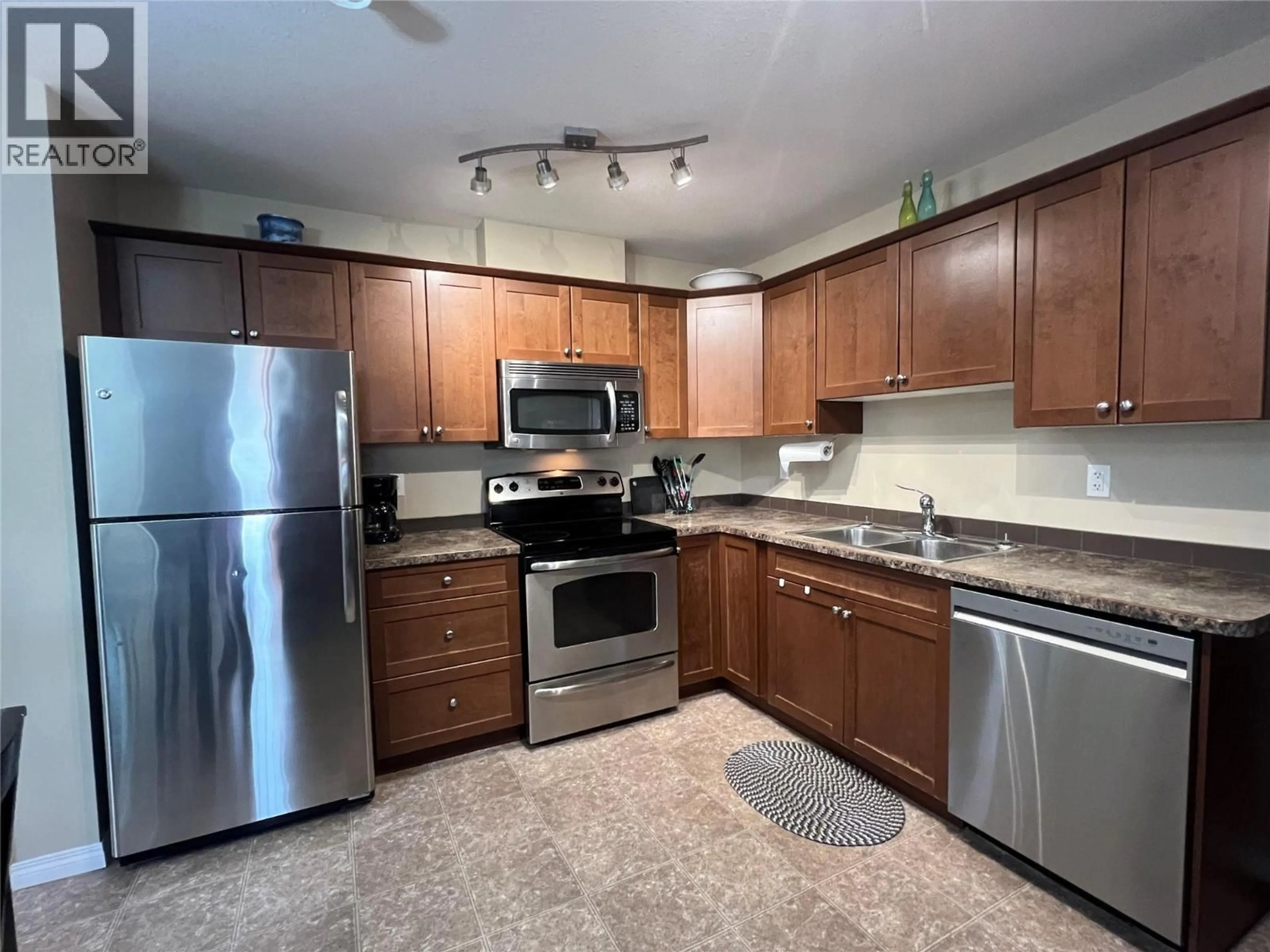 Standard kitchen, unknown for 6 - 809 96 AVENUE, Dawson Creek British Columbia V1G0B5