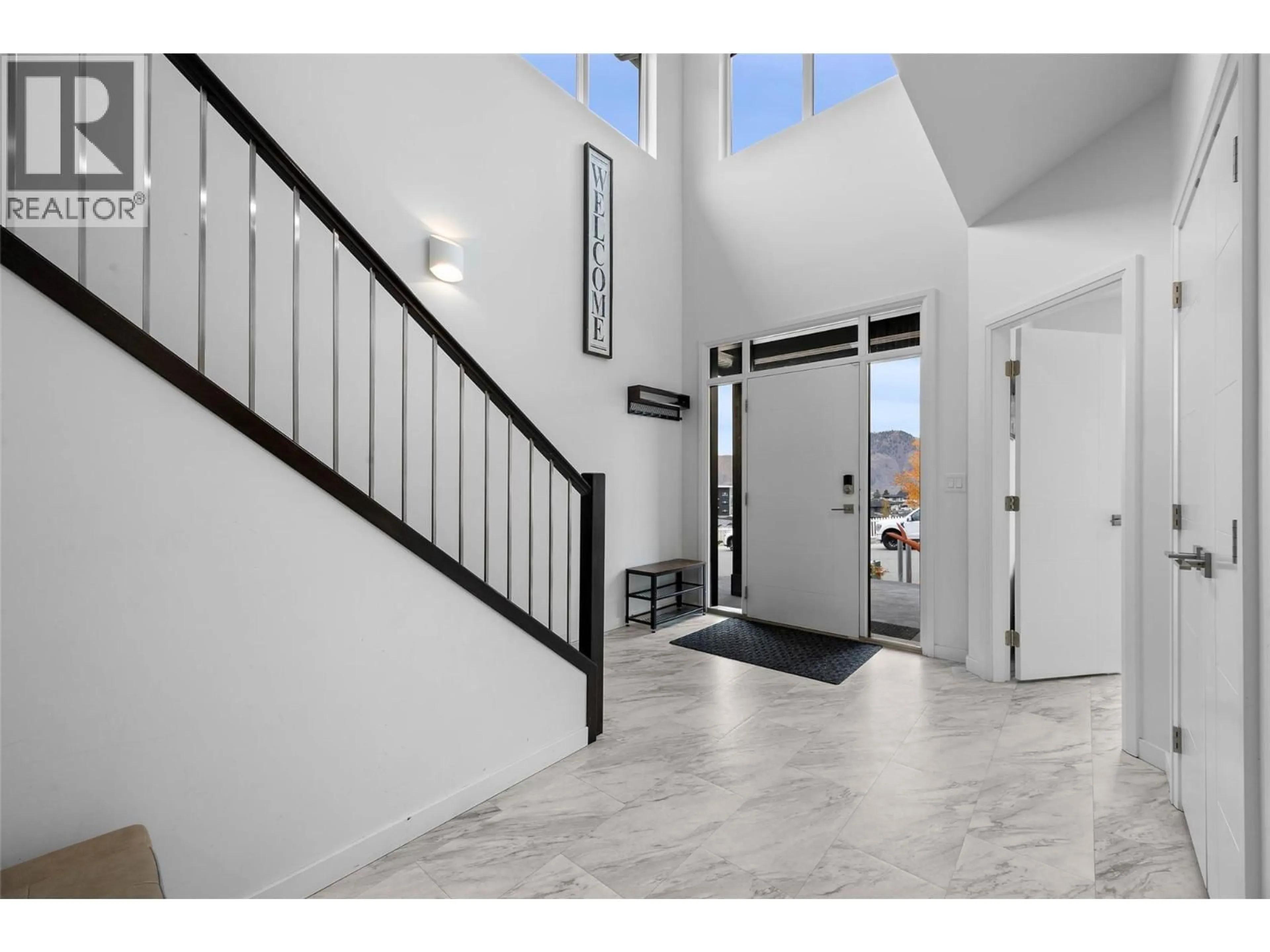 Indoor entryway for 2085 GALORE CRESCENT, Kamloops British Columbia V2E0C6