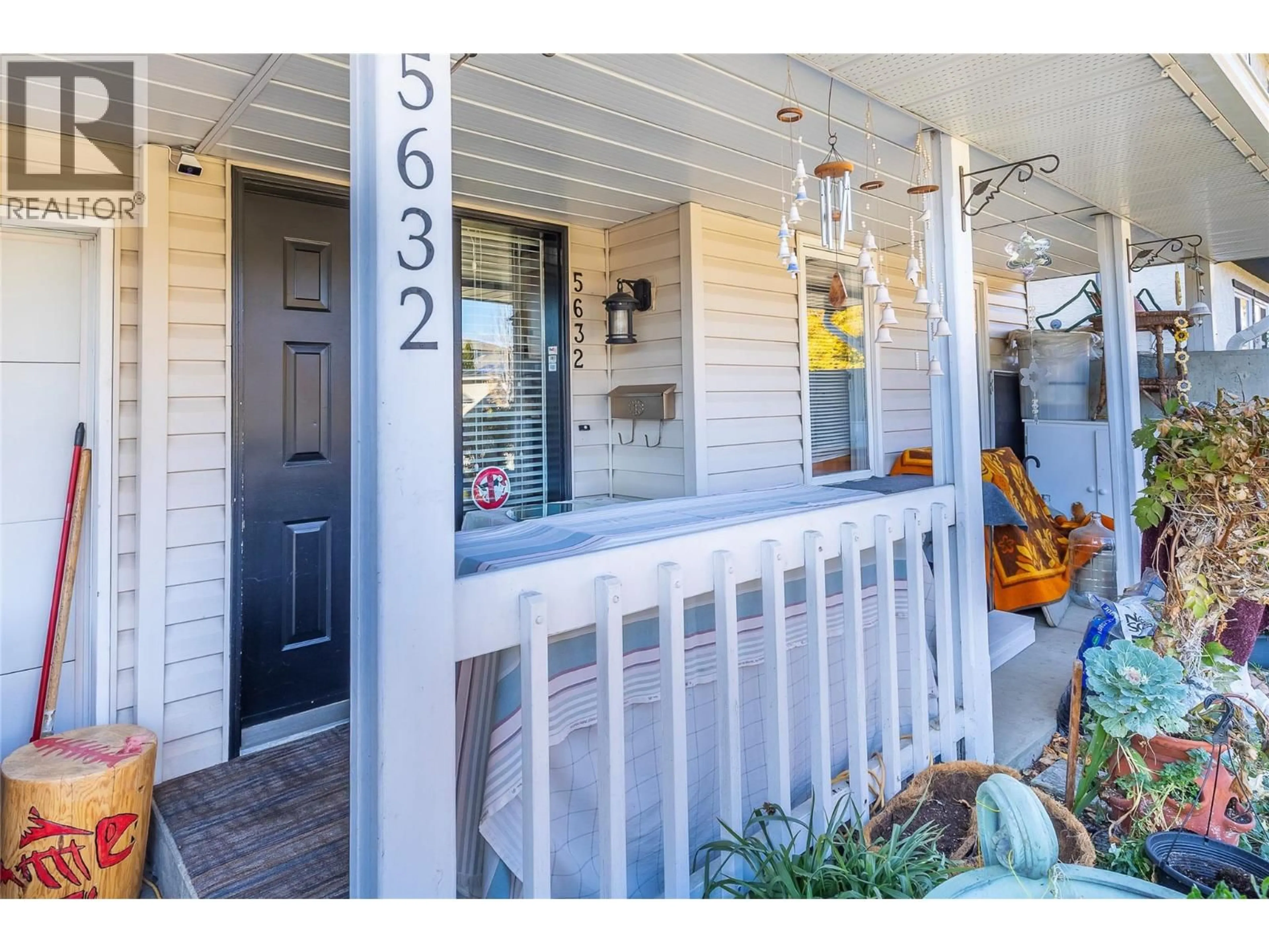 Indoor entryway for 5632 ALLENBY CRESCENT, Vernon British Columbia V1T8P8