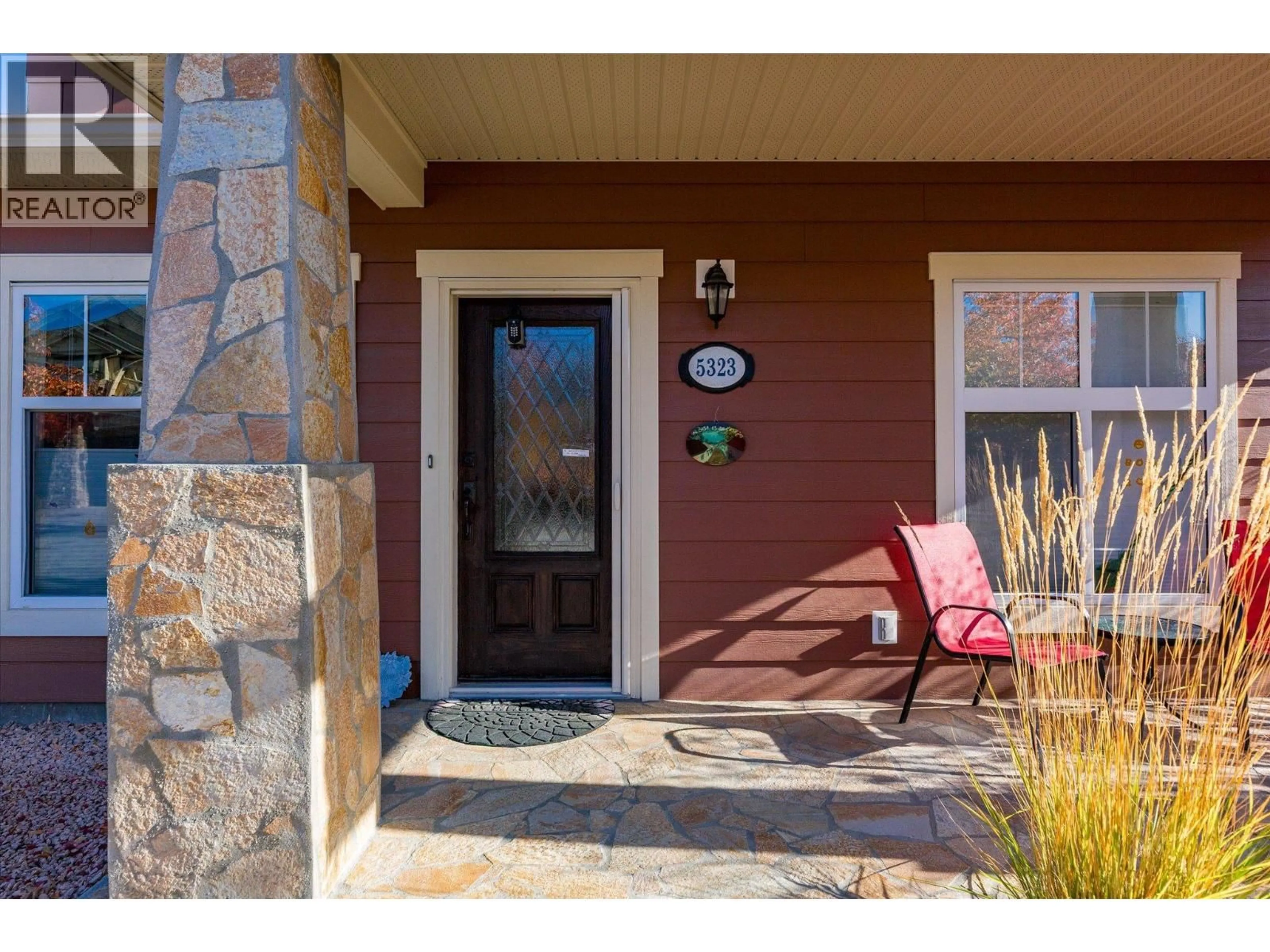 Indoor entryway for 5323 PTARMIGAN STREET, Kelowna British Columbia V1W5A4