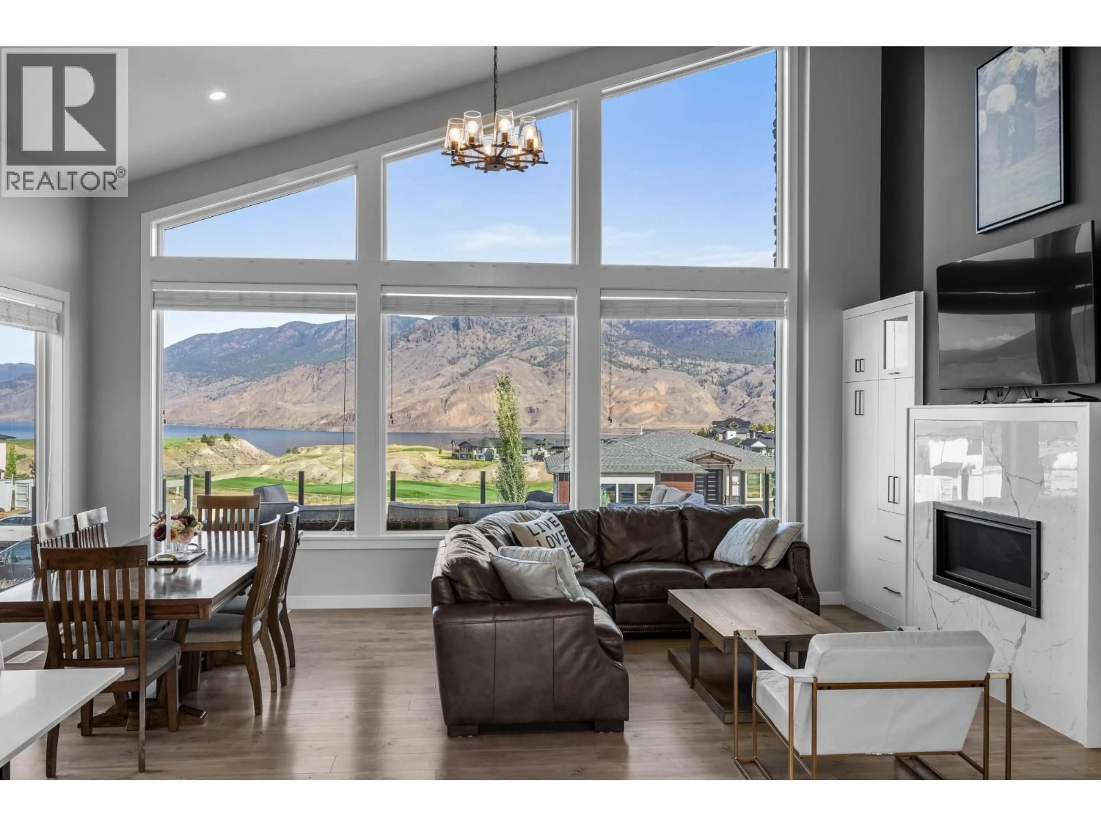 Living room with furniture, wood/laminate floor for 161 RUE CHEVAL NOIR OTHER, Kamloops British Columbia V1S0B3