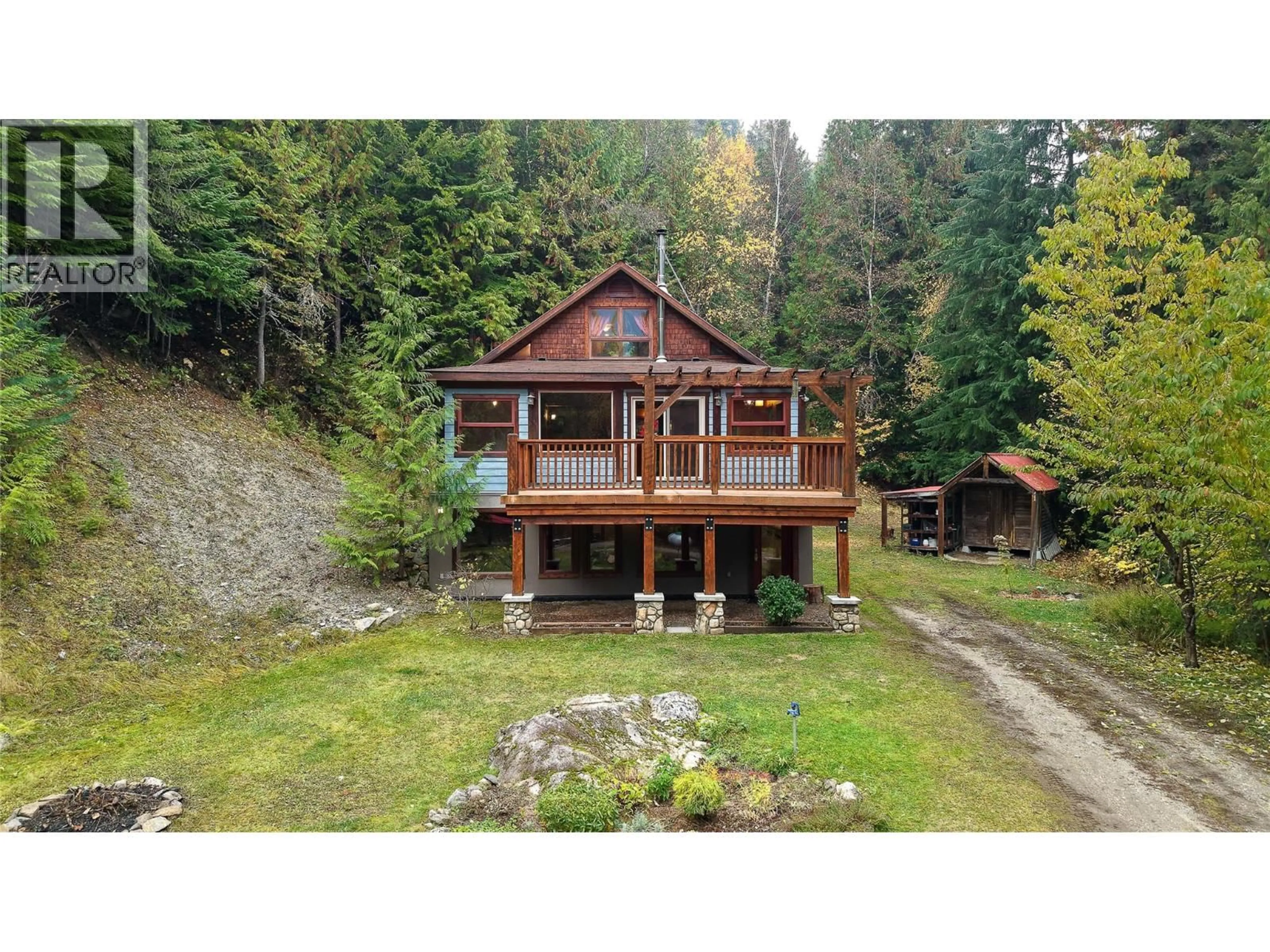 A pic from outside/outdoor area/front of a property/back of a property/a pic from drone, unknown for 2565 SHOREACRES-GOOSE CREEK ROAD, Shoreacres British Columbia V1N4P4