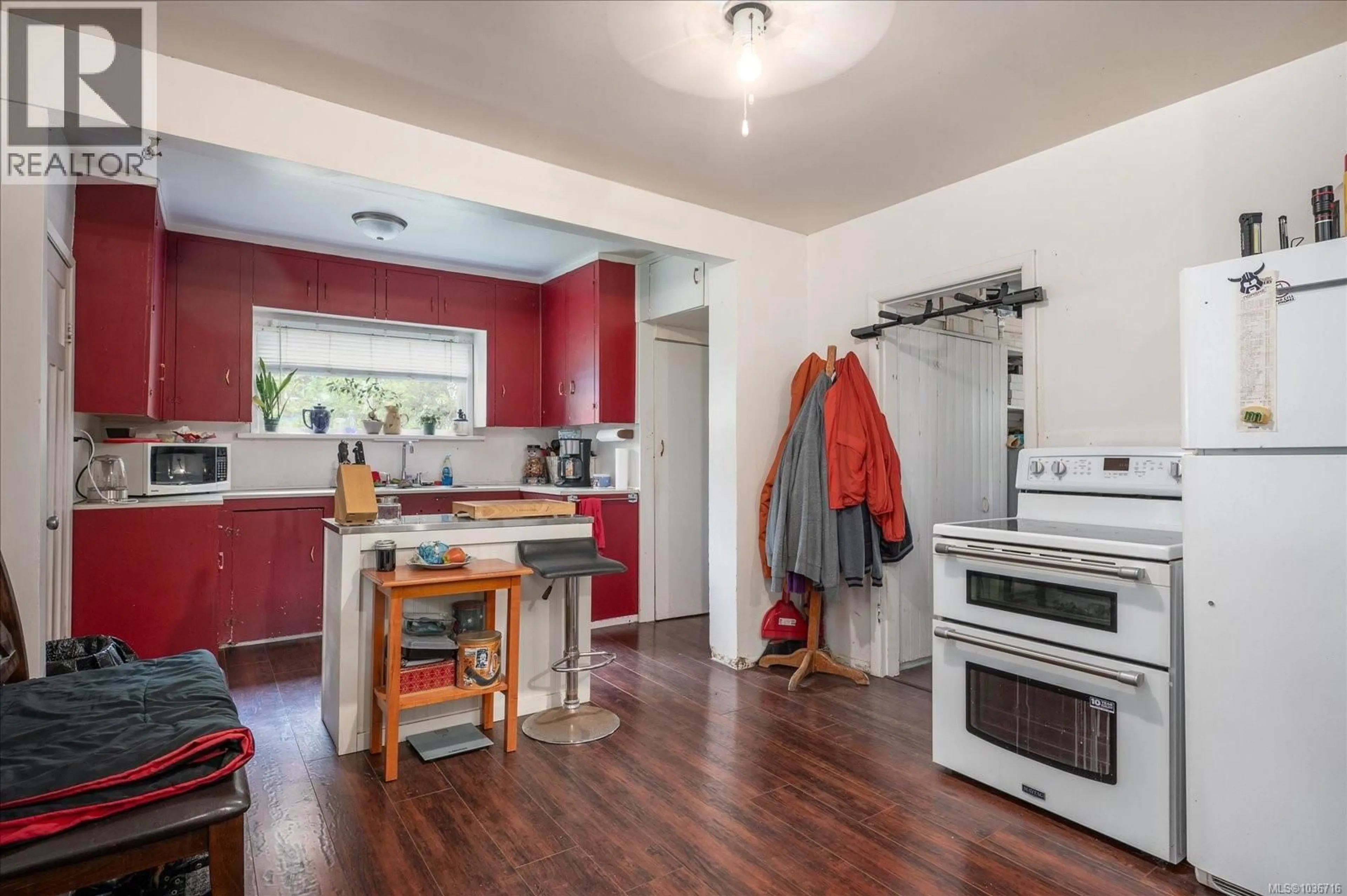 Standard kitchen, unknown for 112 BULLER STREET, Ladysmith British Columbia V9G1A1