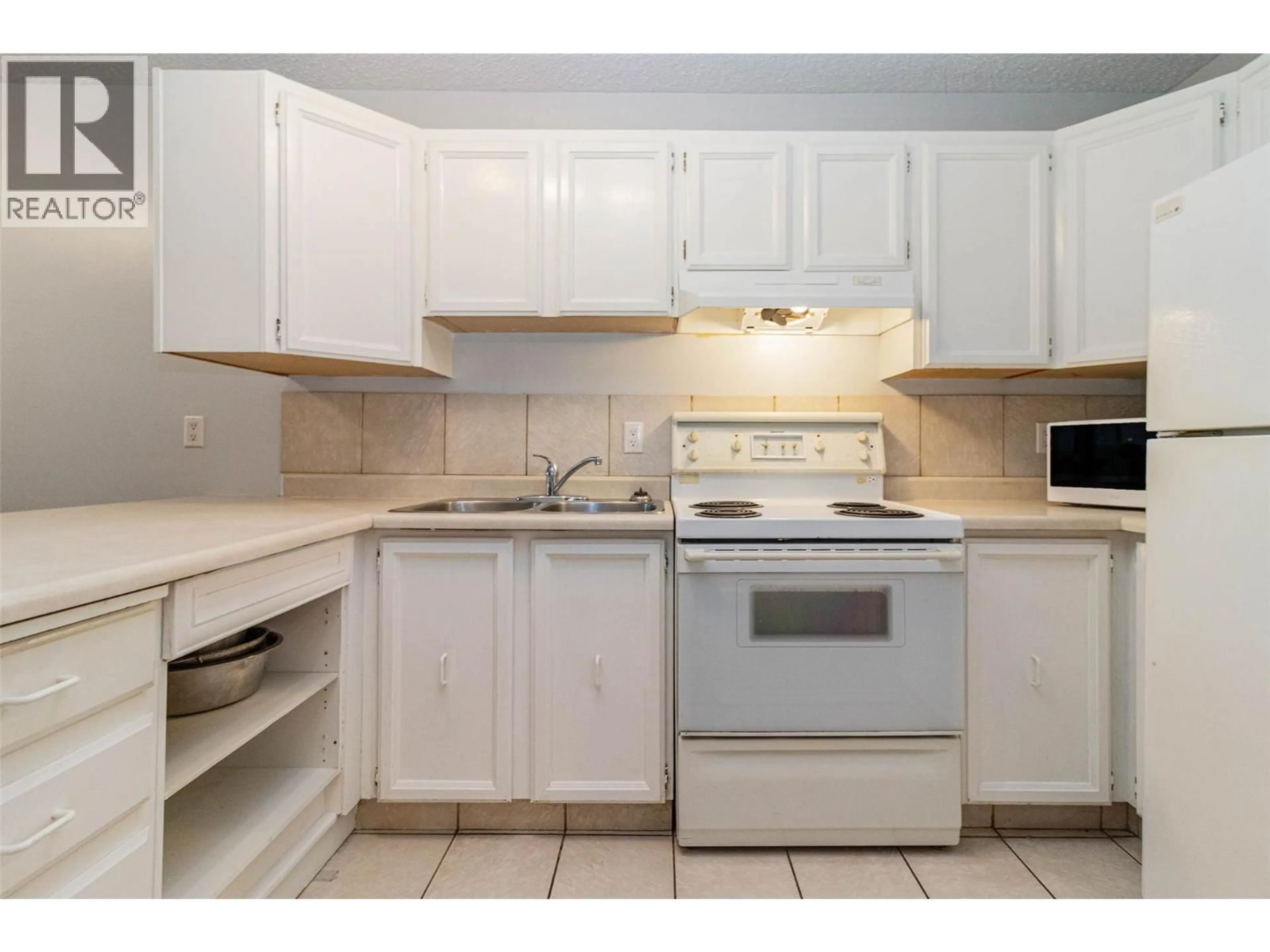 Standard kitchen, ceramic/tile floor for 110 - 1685 UFTON COURT, Kelowna British Columbia V1Y8G7