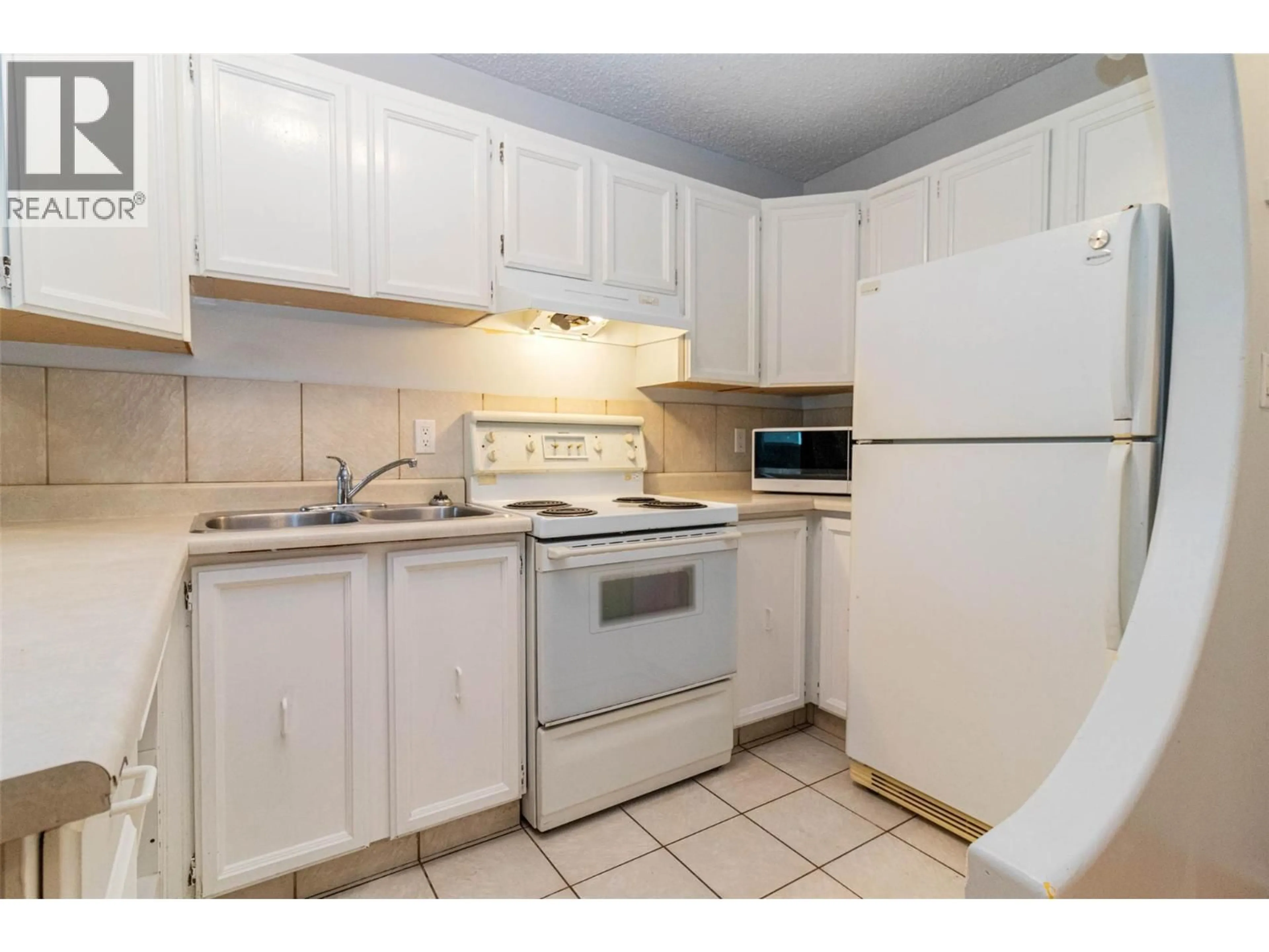 Standard kitchen, unknown for 110 - 1685 UFTON COURT, Kelowna British Columbia V1Y8G7
