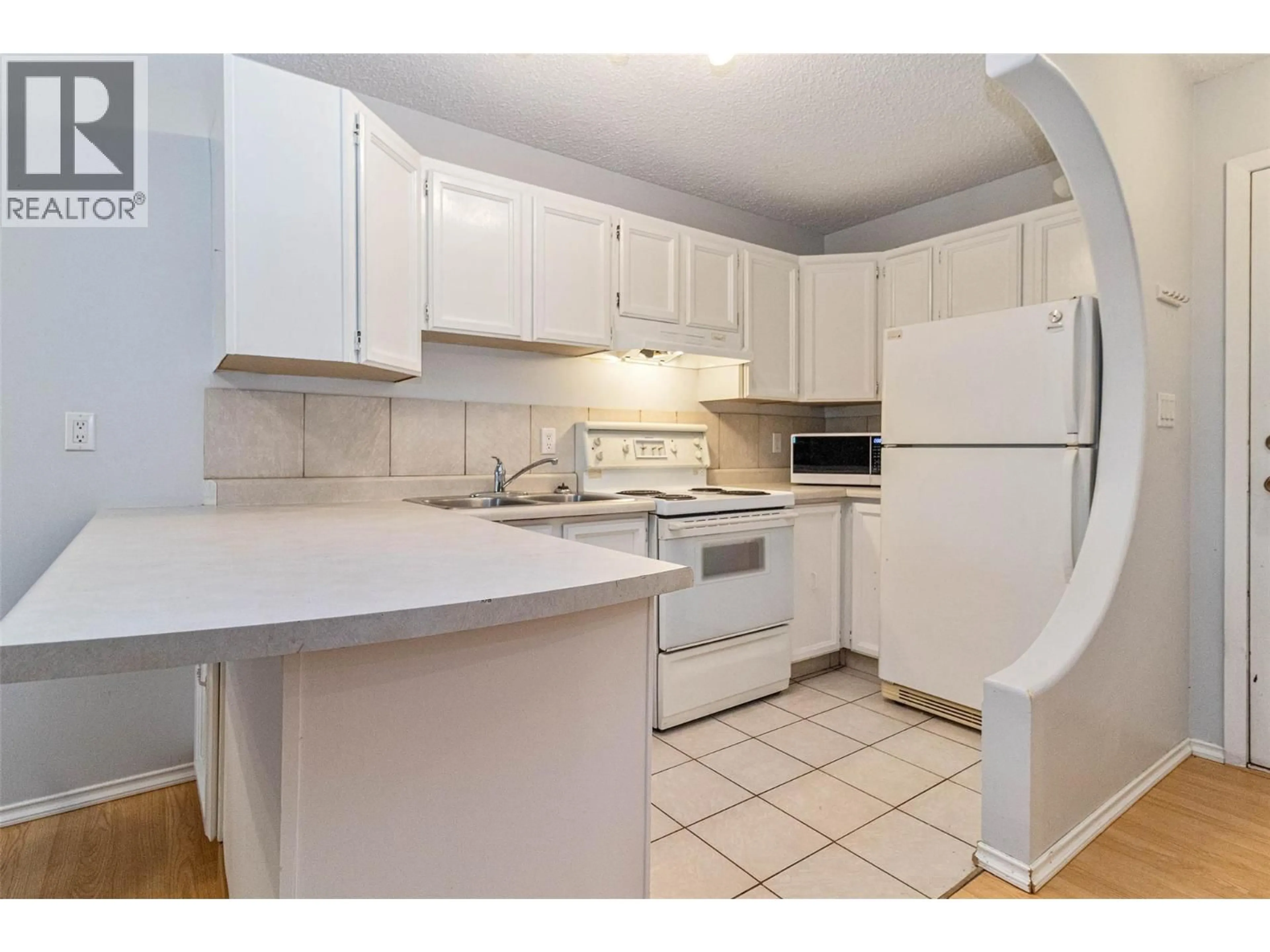 Standard kitchen, unknown for 110 - 1685 UFTON COURT, Kelowna British Columbia V1Y8G7