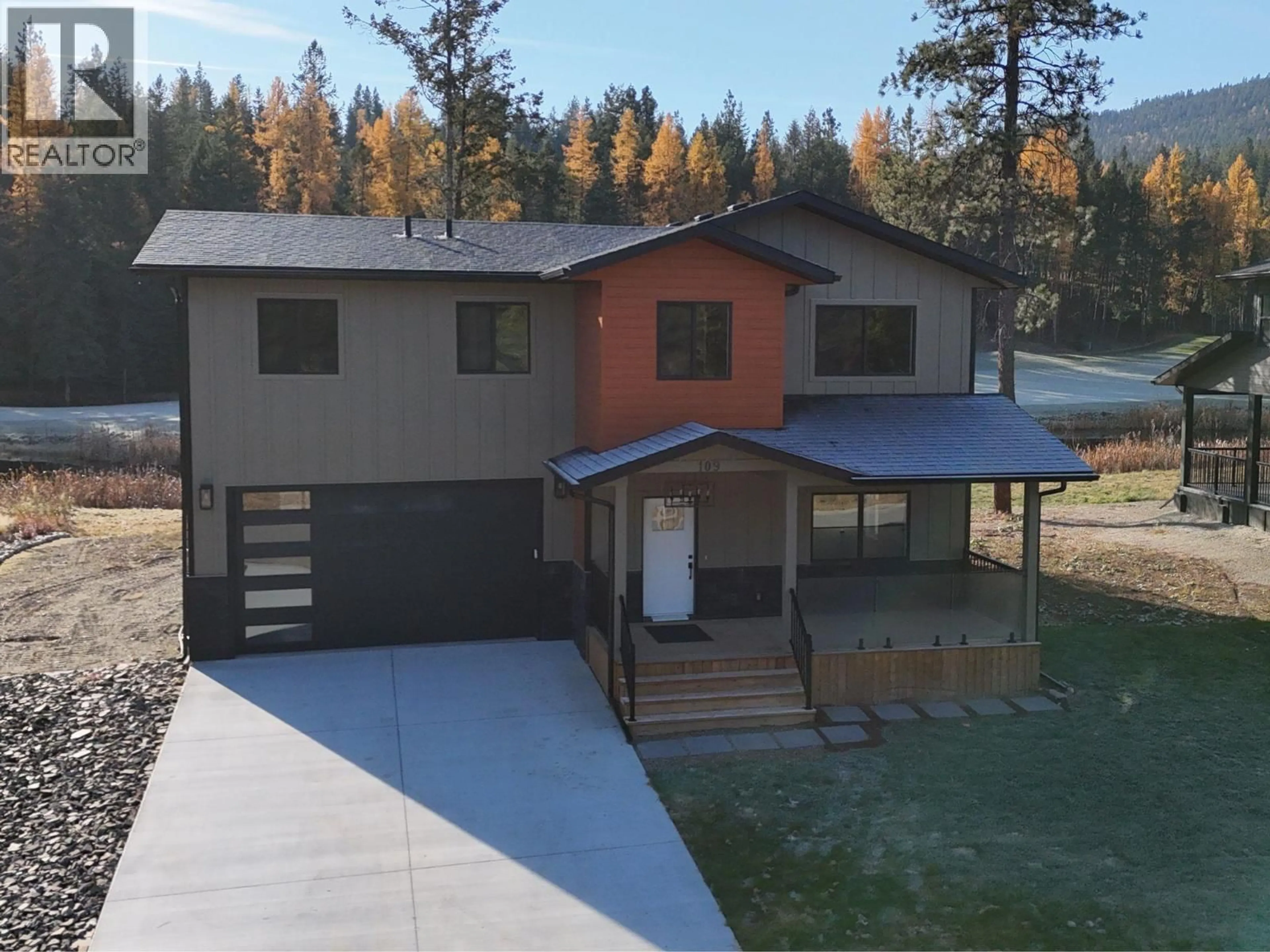 A pic from outside/outdoor area/front of a property/back of a property/a pic from drone, street for 109 RIVER DRIVE, Cranbrook British Columbia V1C0C6