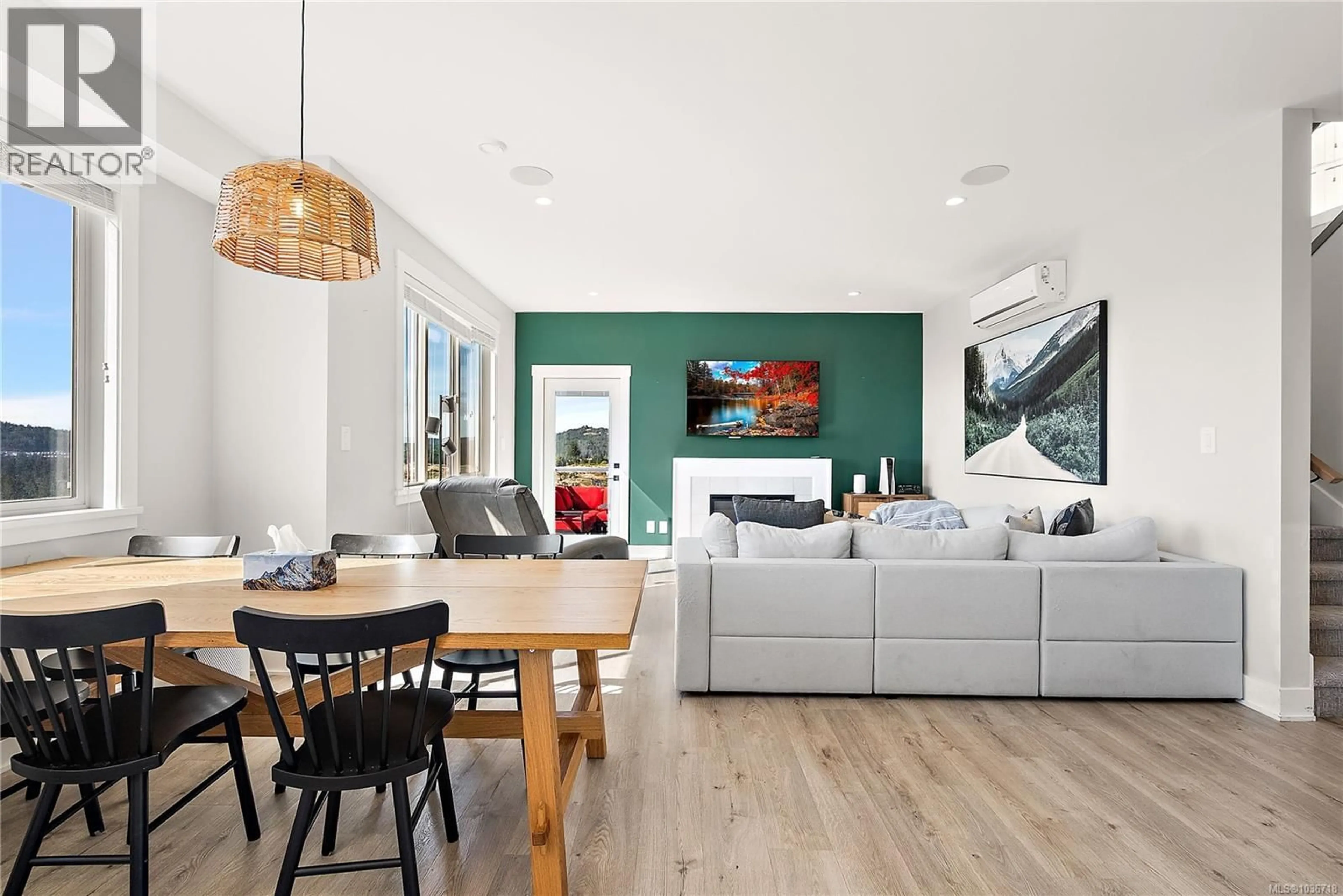Living room with furniture, wood/laminate floor for 1157 MOONSTONE LOOP, Langford British Columbia V9B0Y6