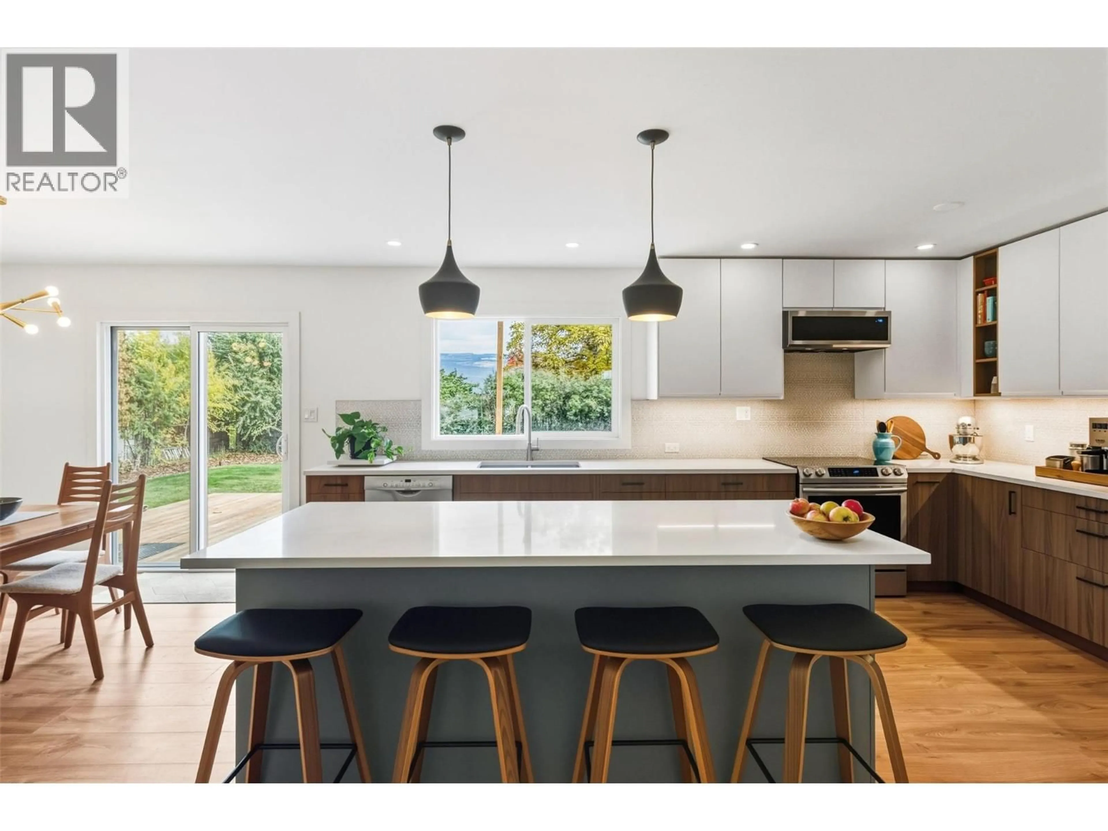 Contemporary kitchen, unknown for 12603 WRIGHT AVENUE, Summerland British Columbia V0H1Z4