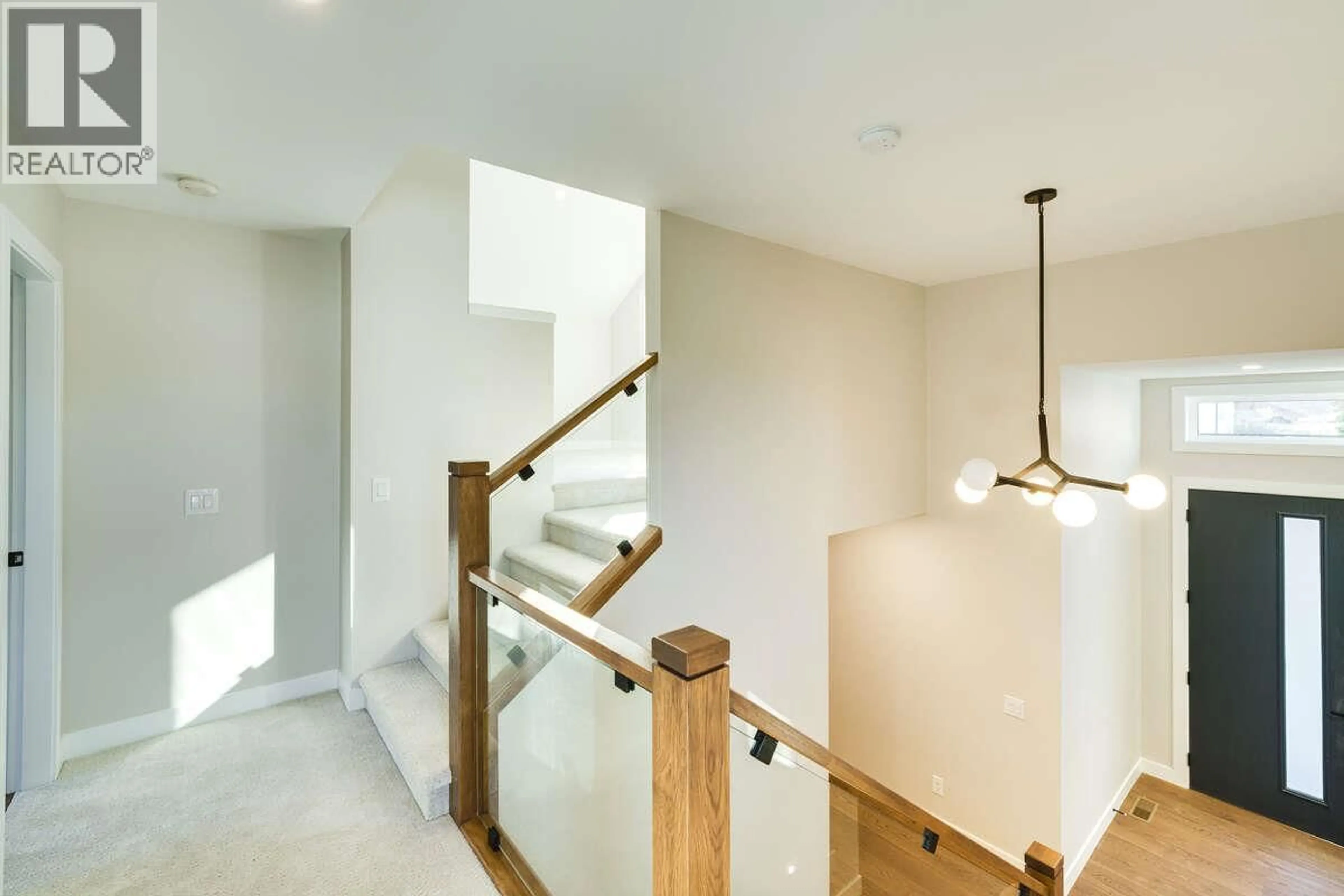 Stairs for 46 - 1550 UNION ROAD, Kelowna British Columbia V1V2W4