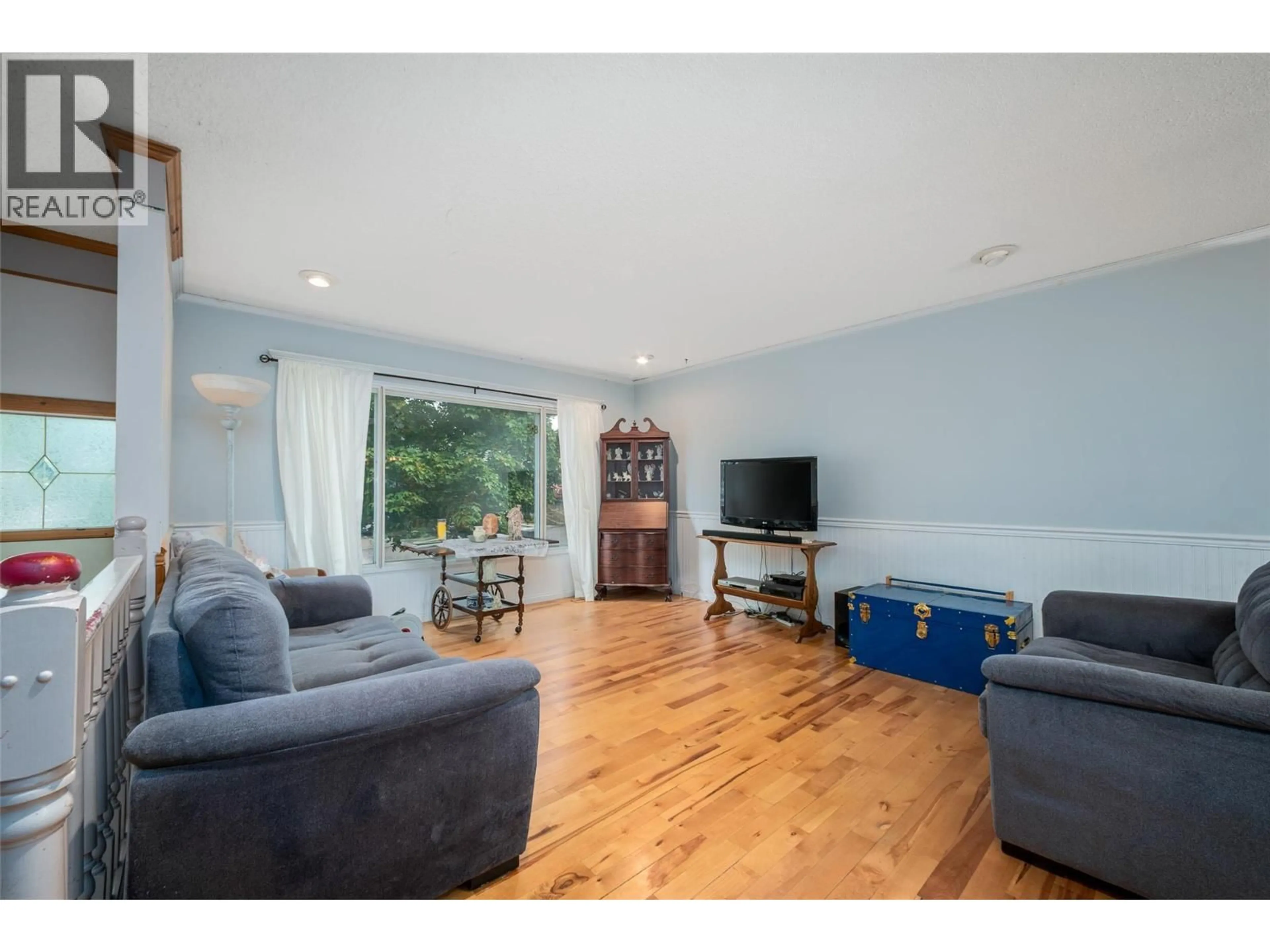 Living room with furniture, wood/laminate floor for 1012 33 AVENUE, Vernon British Columbia V1T6R7