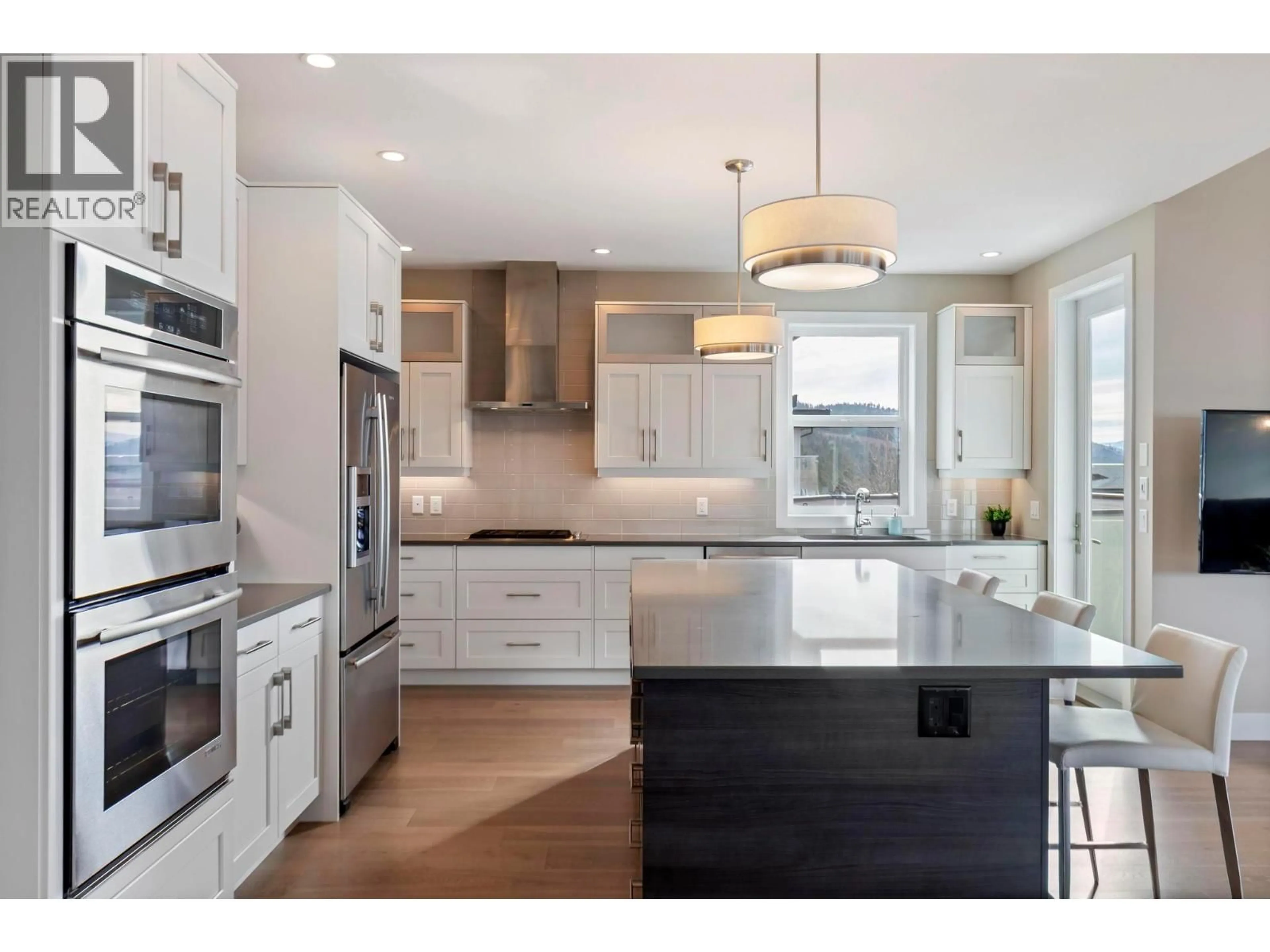 Contemporary kitchen, unknown for 1673 TRAVERTINE DRIVE, Lake Country British Columbia V4V2T4