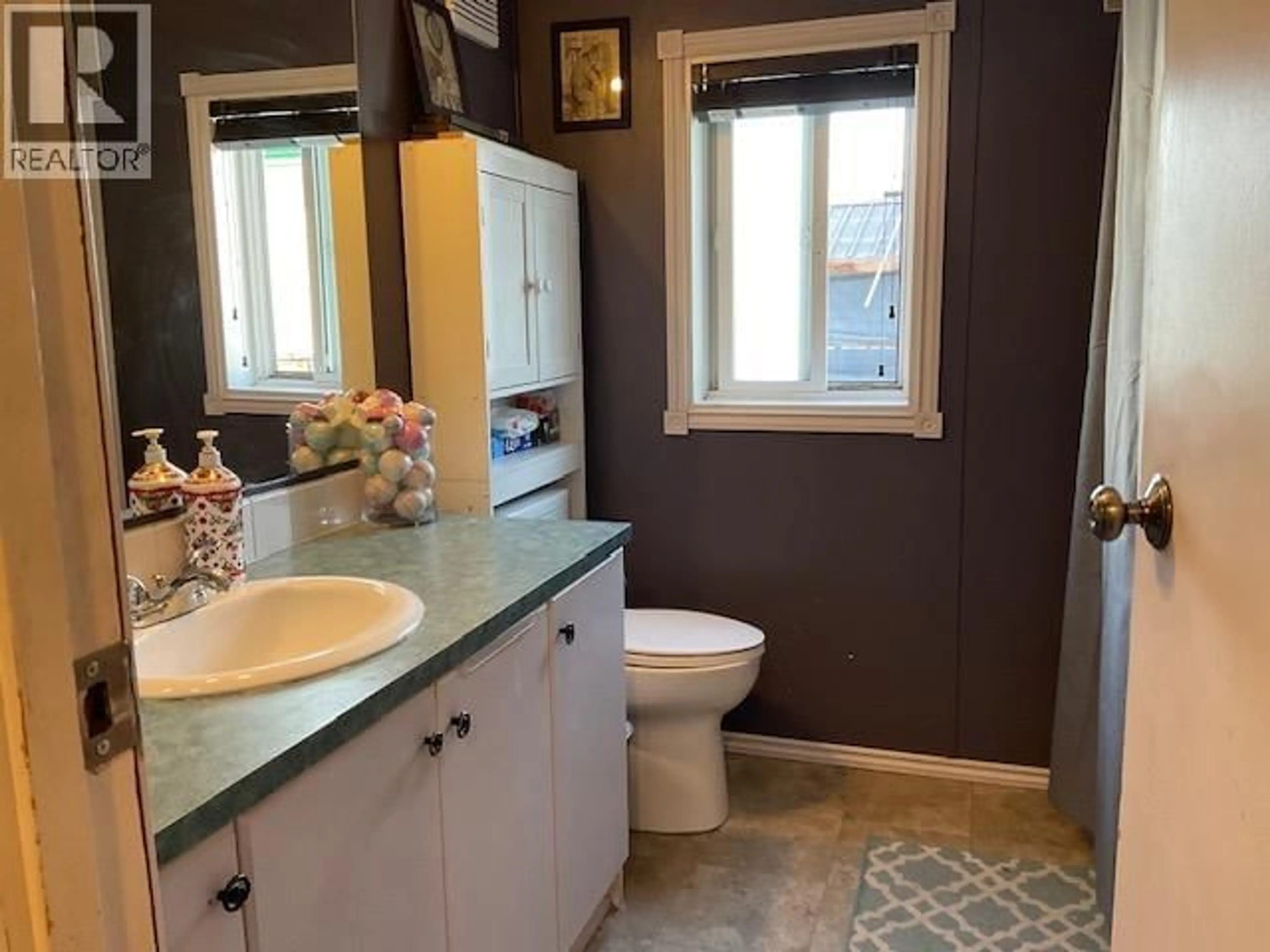 Standard bathroom, ceramic/tile floor for 3 - 2011 HIGHWAY 3 OTHER, Hosmer British Columbia V0B1M5