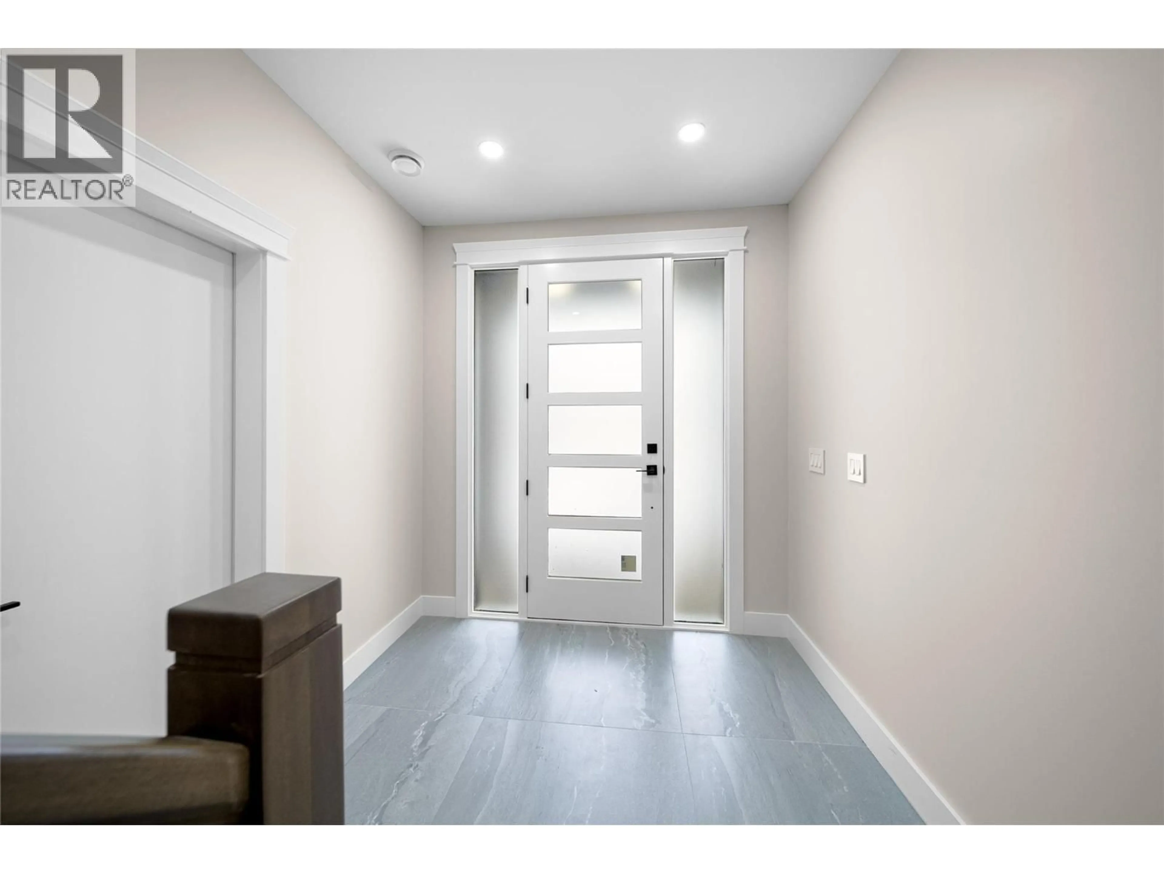 Indoor entryway for 2077 LINFIELD DRIVE, Kamloops British Columbia V1S0G3