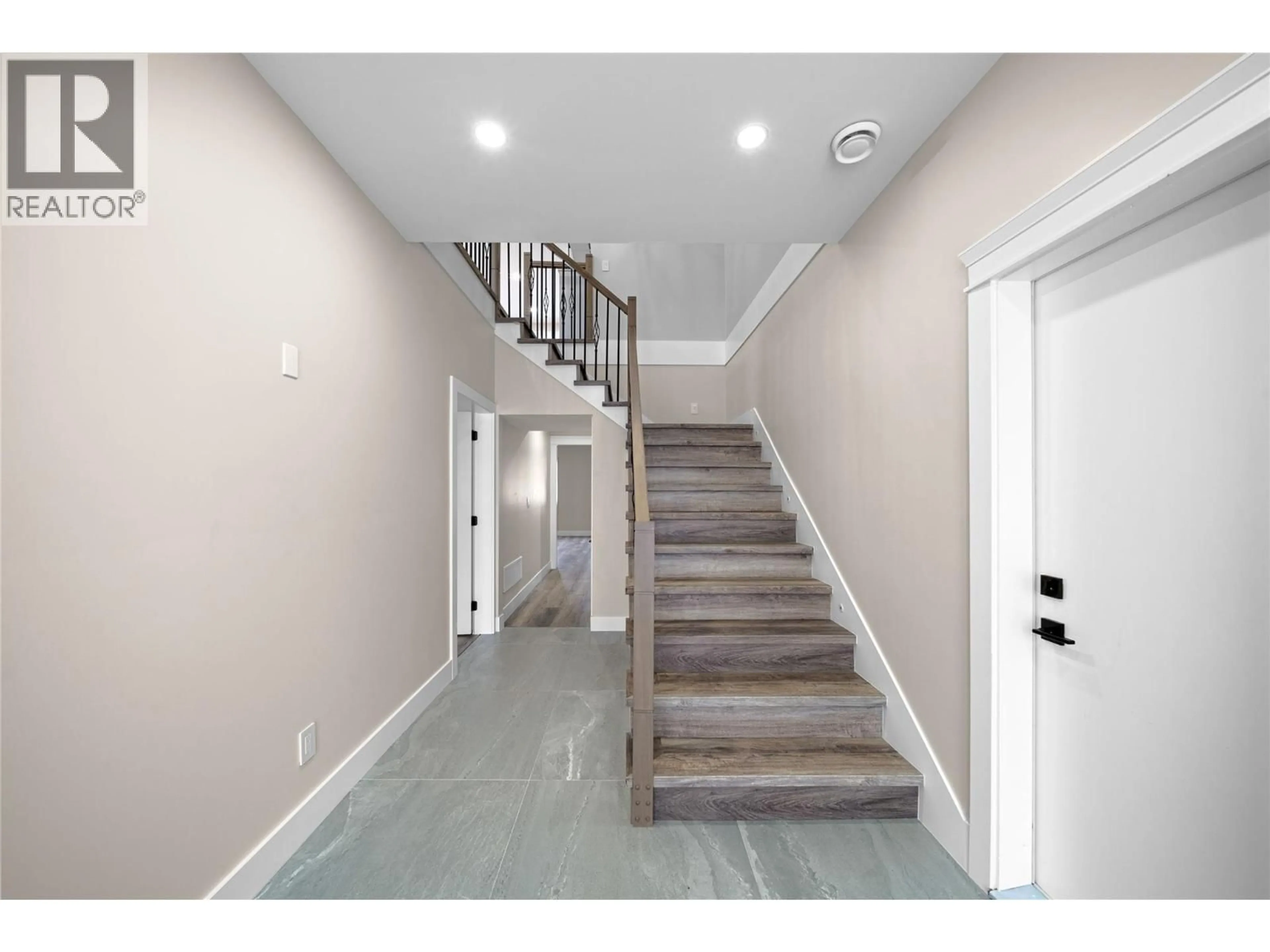 Indoor entryway for 2077 LINFIELD DRIVE, Kamloops British Columbia V1S0G3