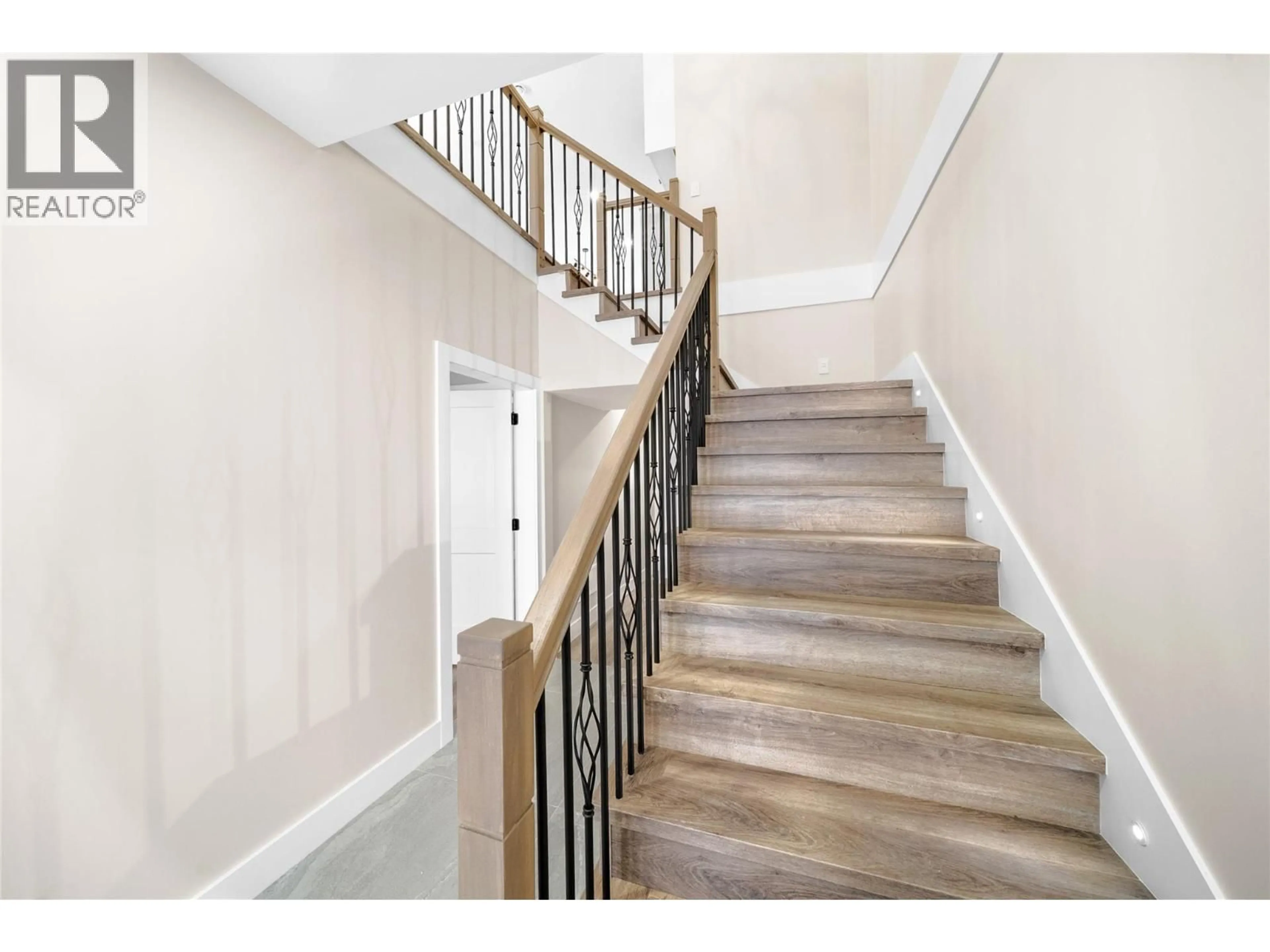 Stairs for 2077 LINFIELD DRIVE, Kamloops British Columbia V1S0G3