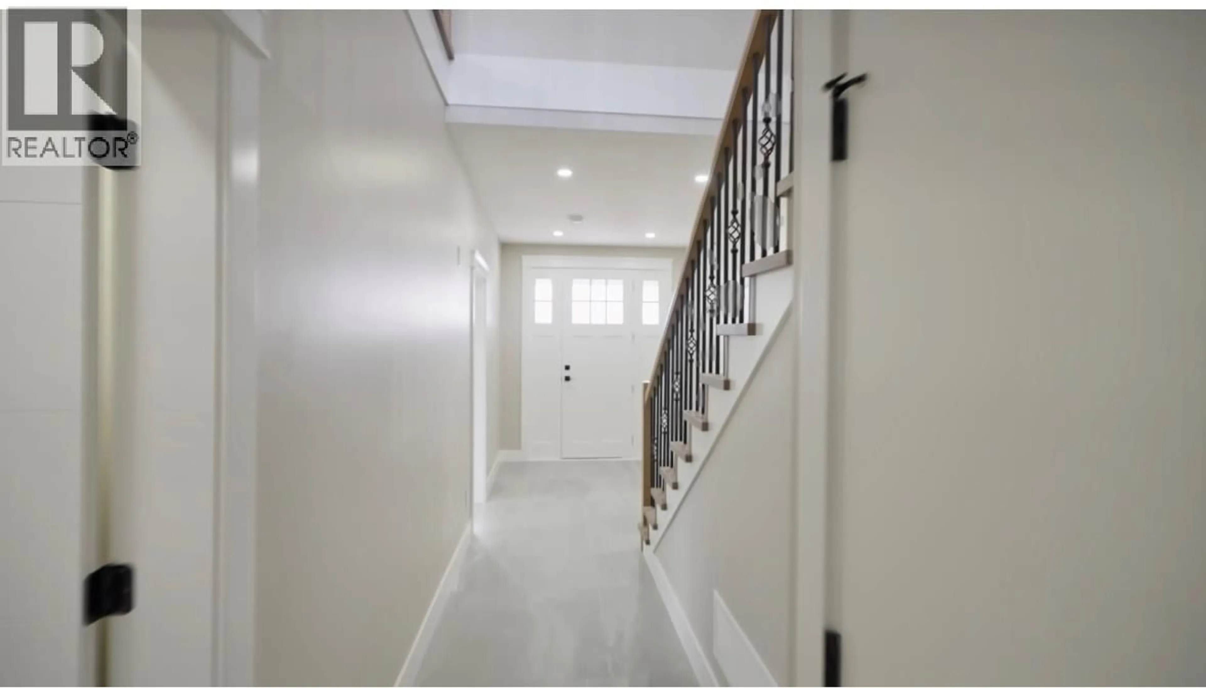 Indoor foyer for 2073 LINFIELD DRIVE, Kamloops British Columbia V1S0G3