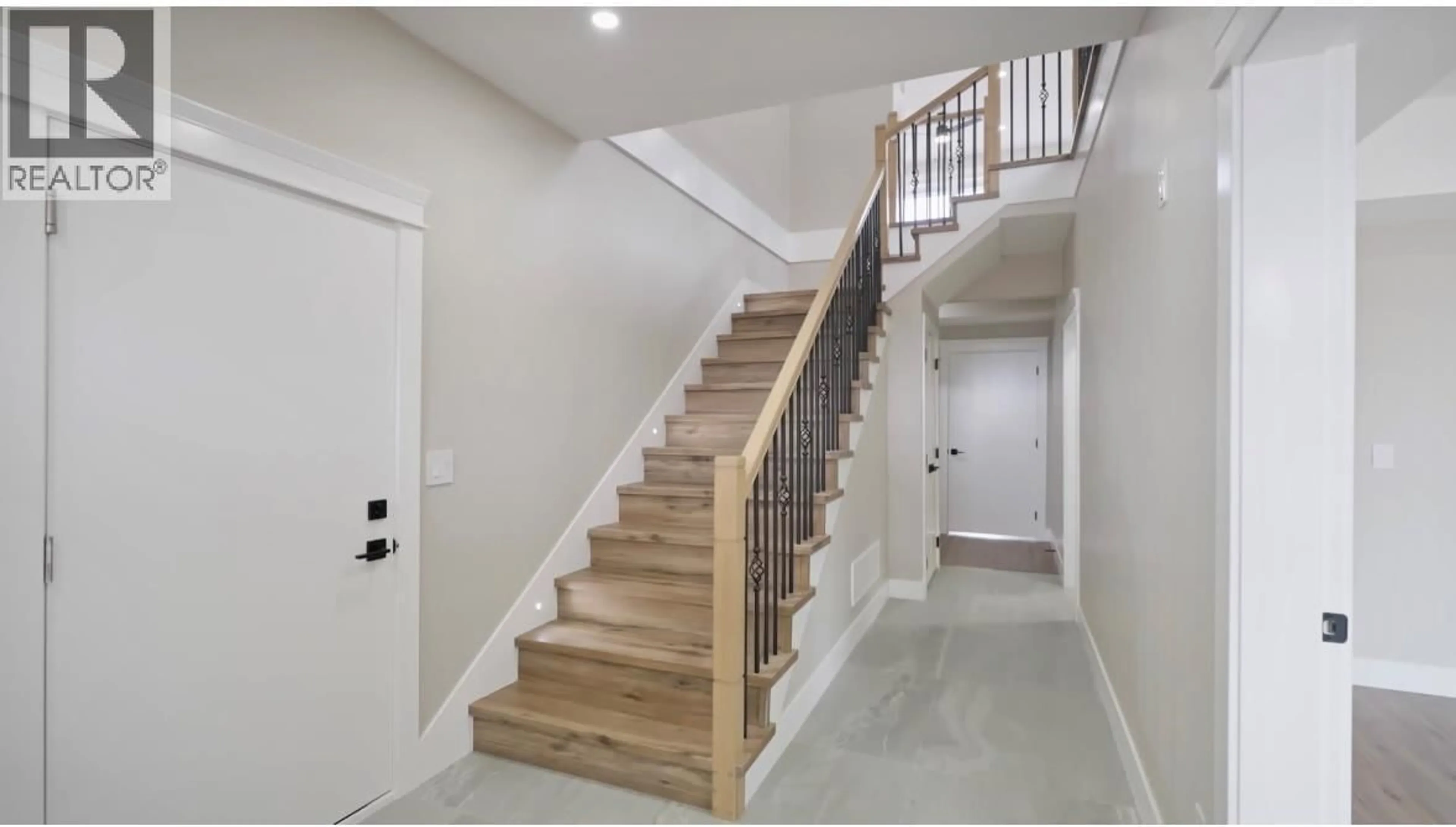 Stairs for 2073 LINFIELD DRIVE, Kamloops British Columbia V1S0G3