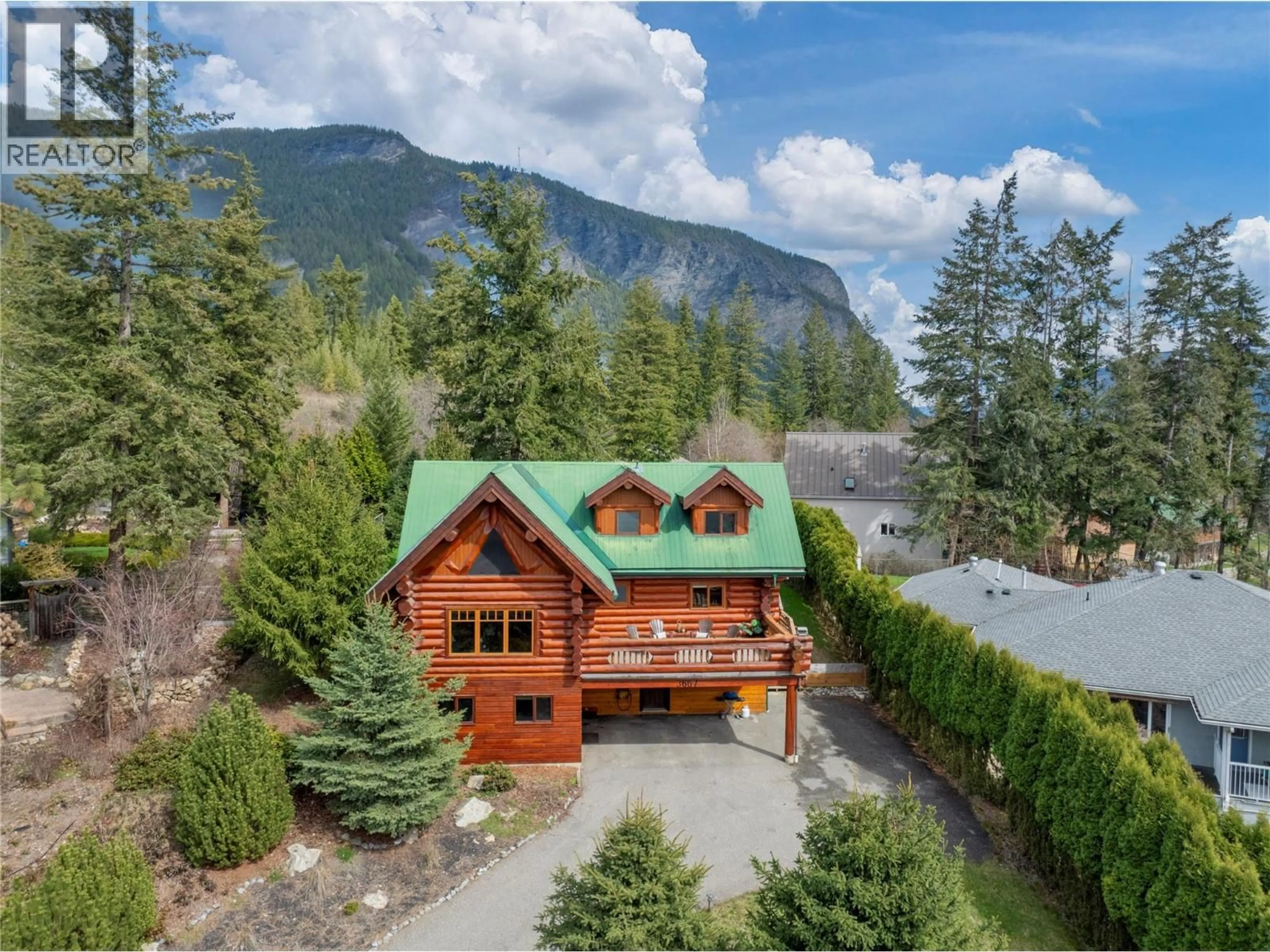 A pic from outside/outdoor area/front of a property/back of a property/a pic from drone, mountain view for 3667 BRAELYN ROAD, Tappen British Columbia V0E2X1