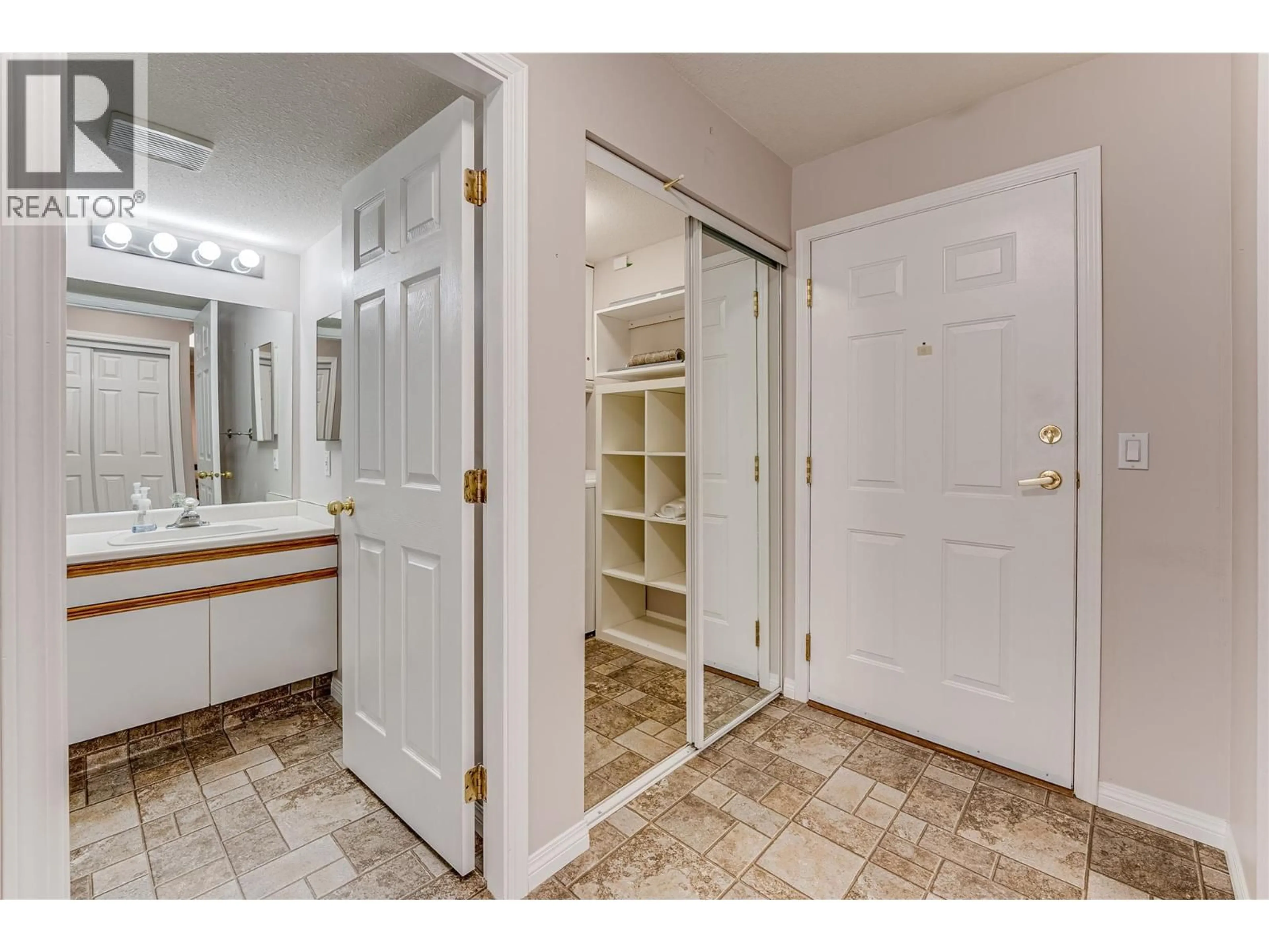 Indoor entryway for 208 - 3609 30 AVENUE, Vernon British Columbia V1T2E6