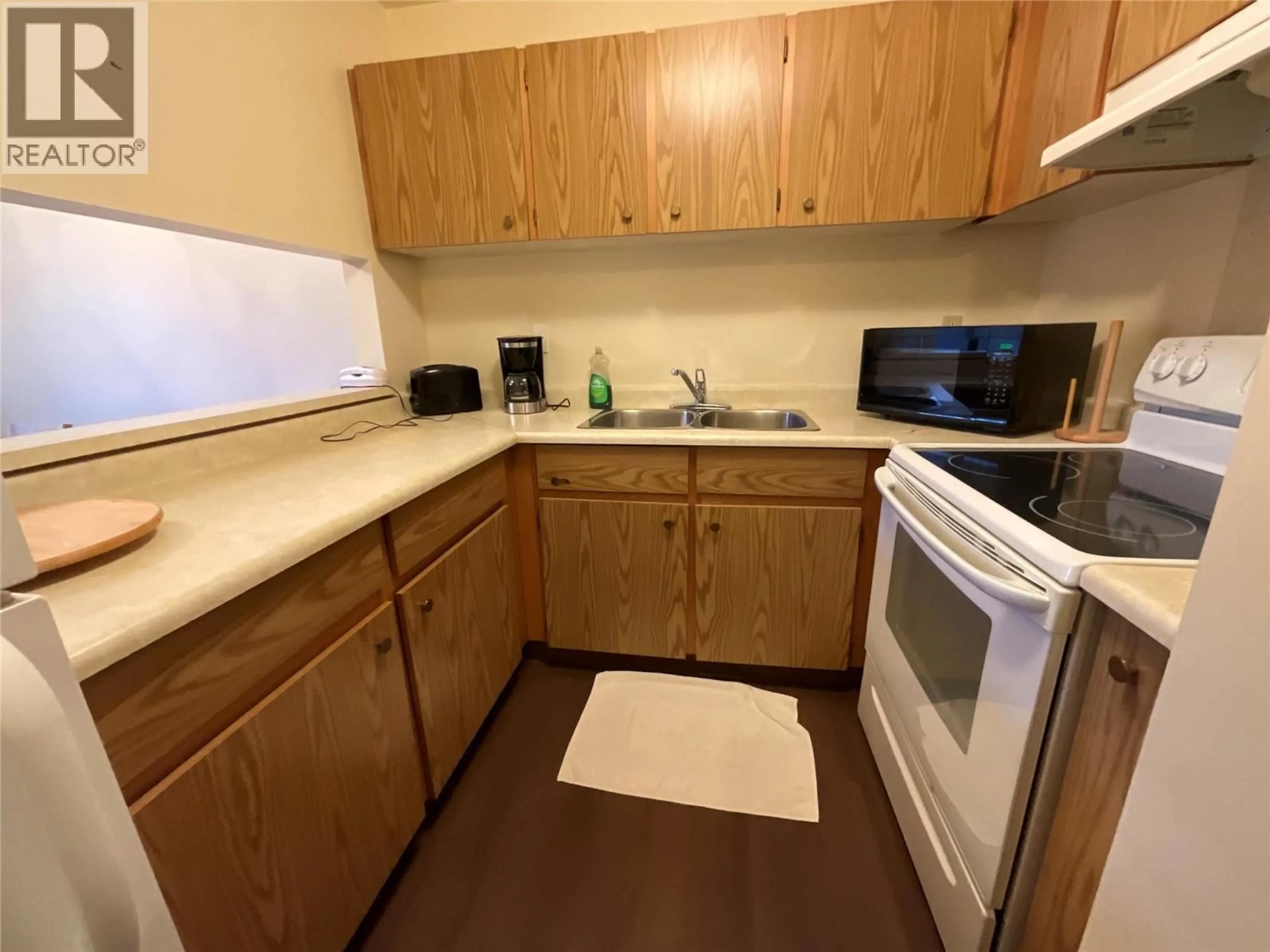 Standard kitchen, unknown for 301 - 185 CHAMBERLAIN CRESCENT, Tumbler Ridge British Columbia V0C2W0