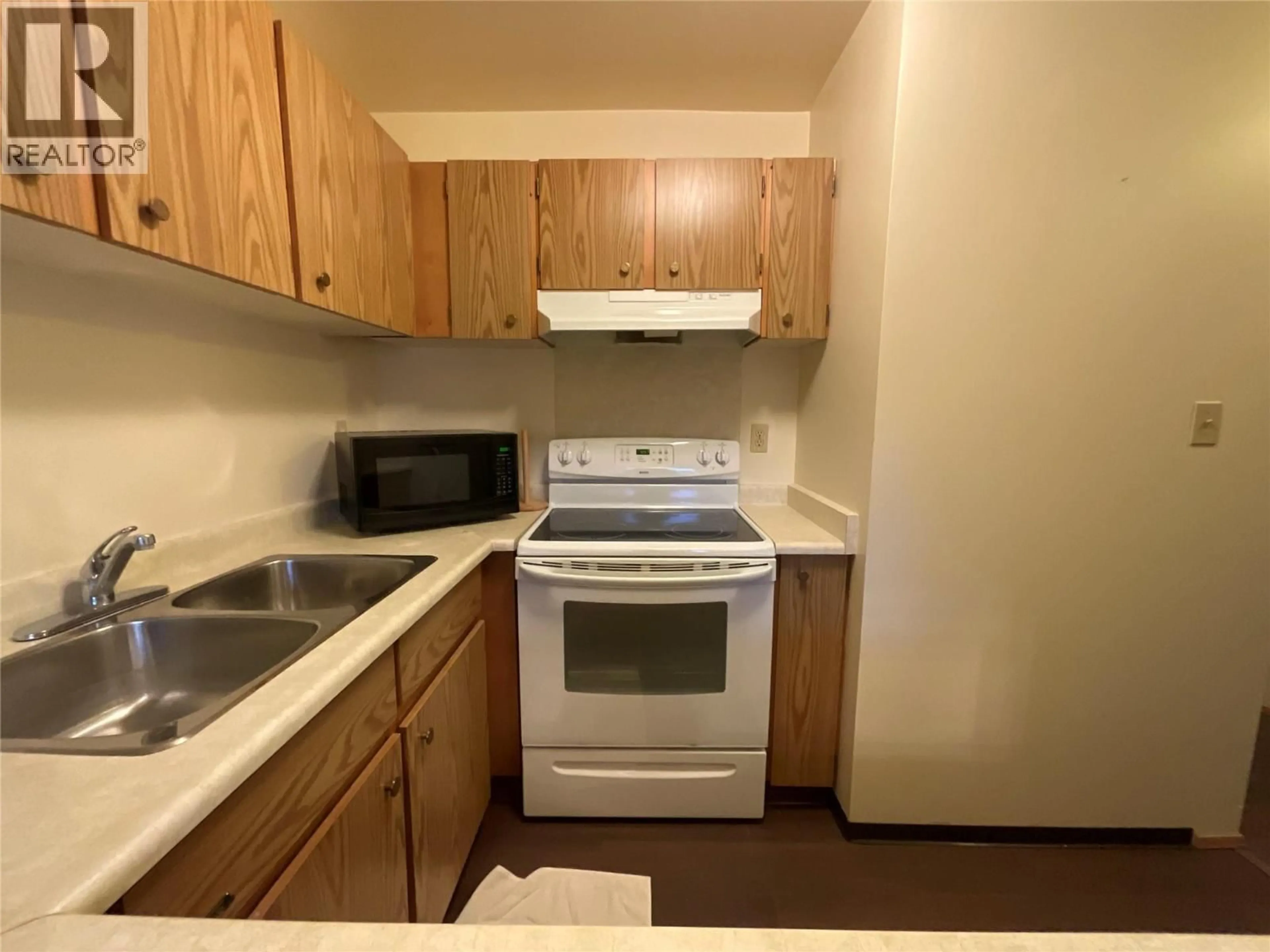 Standard kitchen, unknown for 301 - 185 CHAMBERLAIN CRESCENT, Tumbler Ridge British Columbia V0C2W0