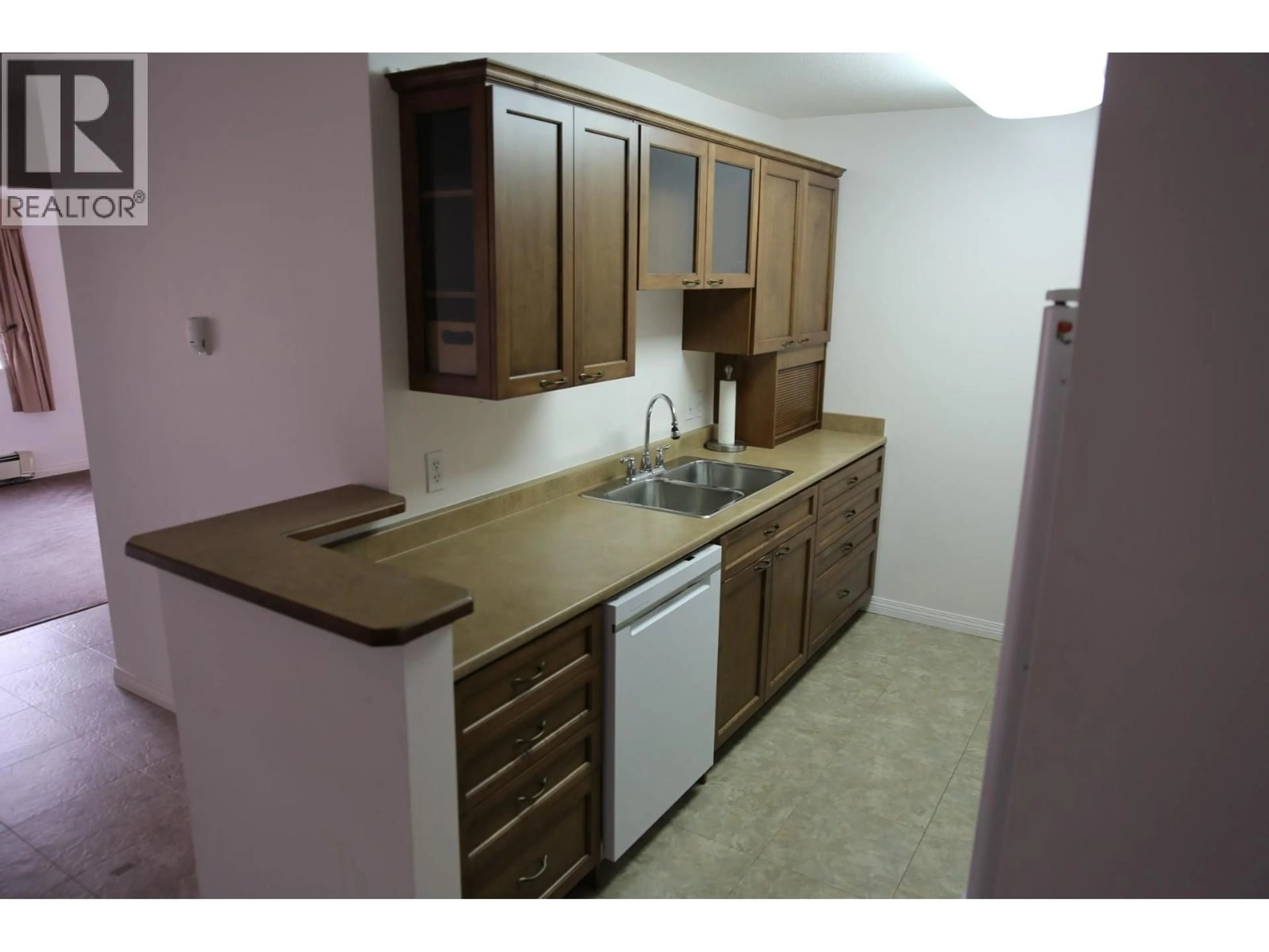 Standard kitchen, unknown for 302 - 360 BATTLE STREET, Kamloops British Columbia V2C2L6