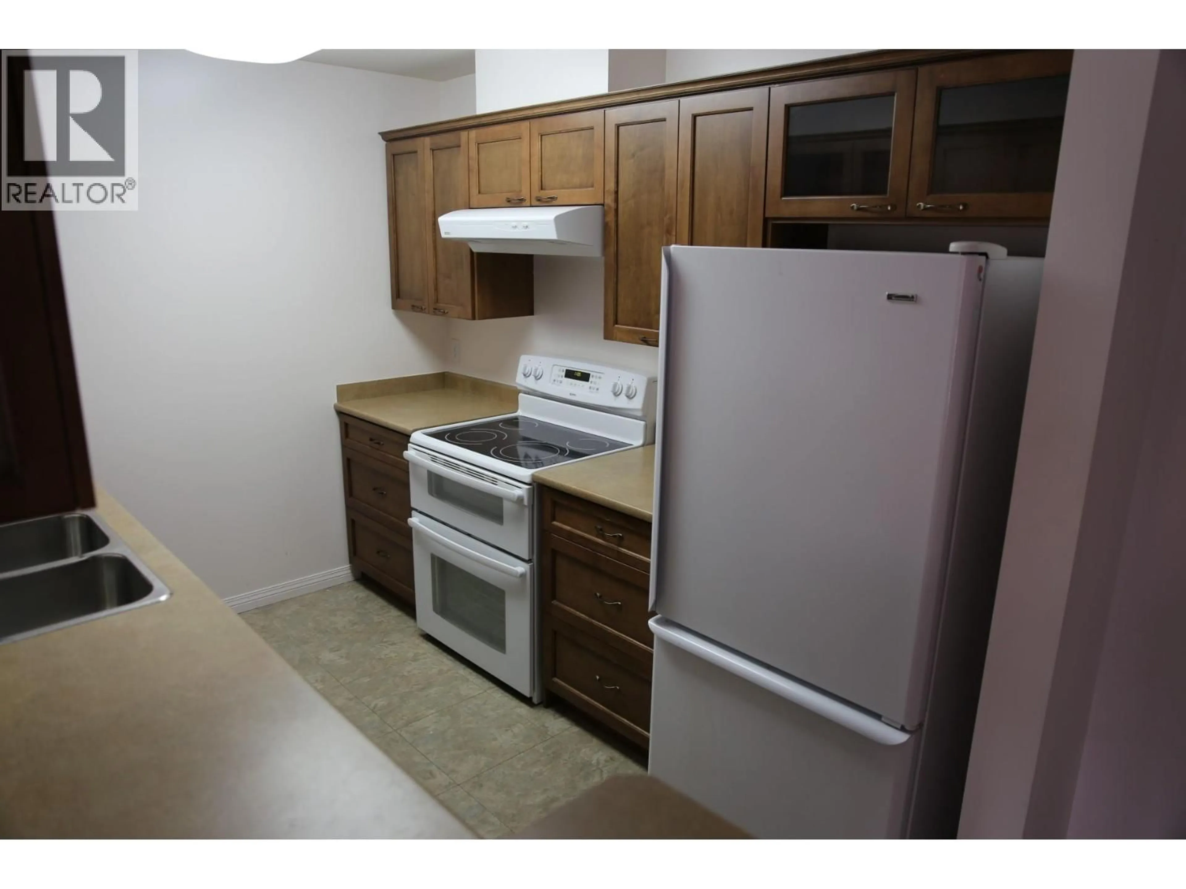 Standard kitchen, unknown for 302 - 360 BATTLE STREET, Kamloops British Columbia V2C2L6
