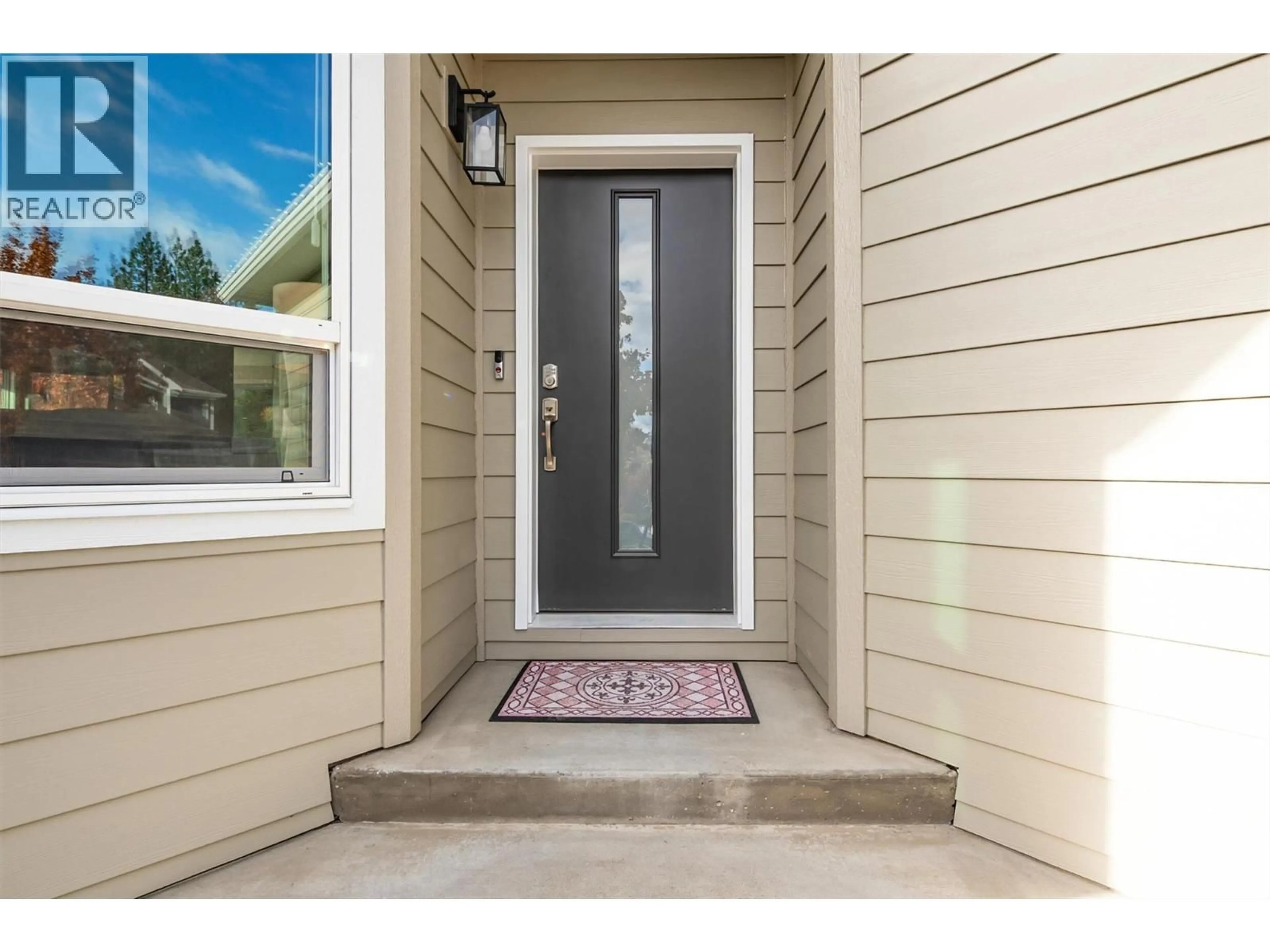 Indoor entryway for 2083 ROSEFIELD DRIVE, West Kelowna British Columbia V1Z3Y8