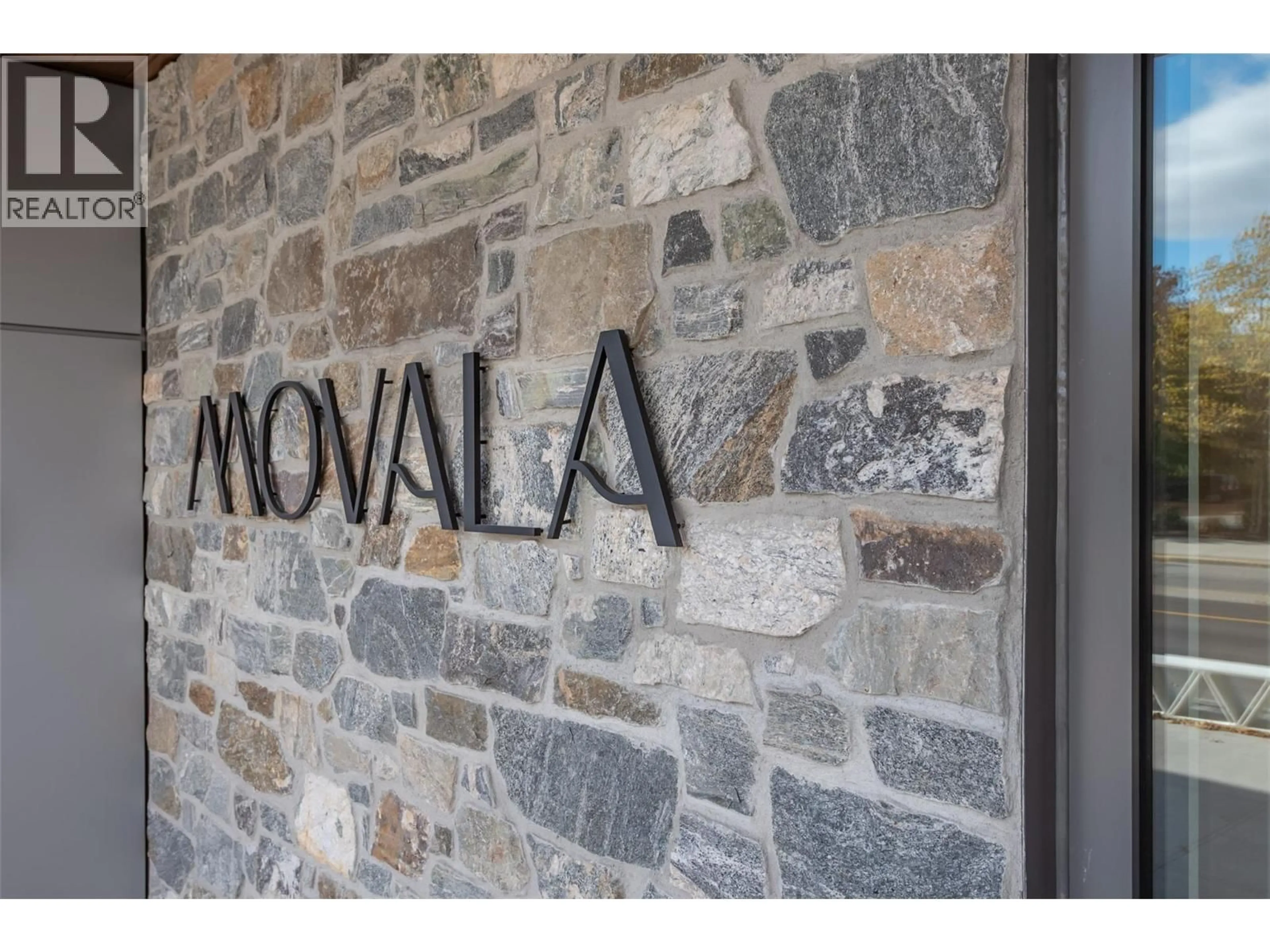 Indoor foyer for 1003 - 3340 LAKESHORE ROAD, Kelowna British Columbia V1W0H6