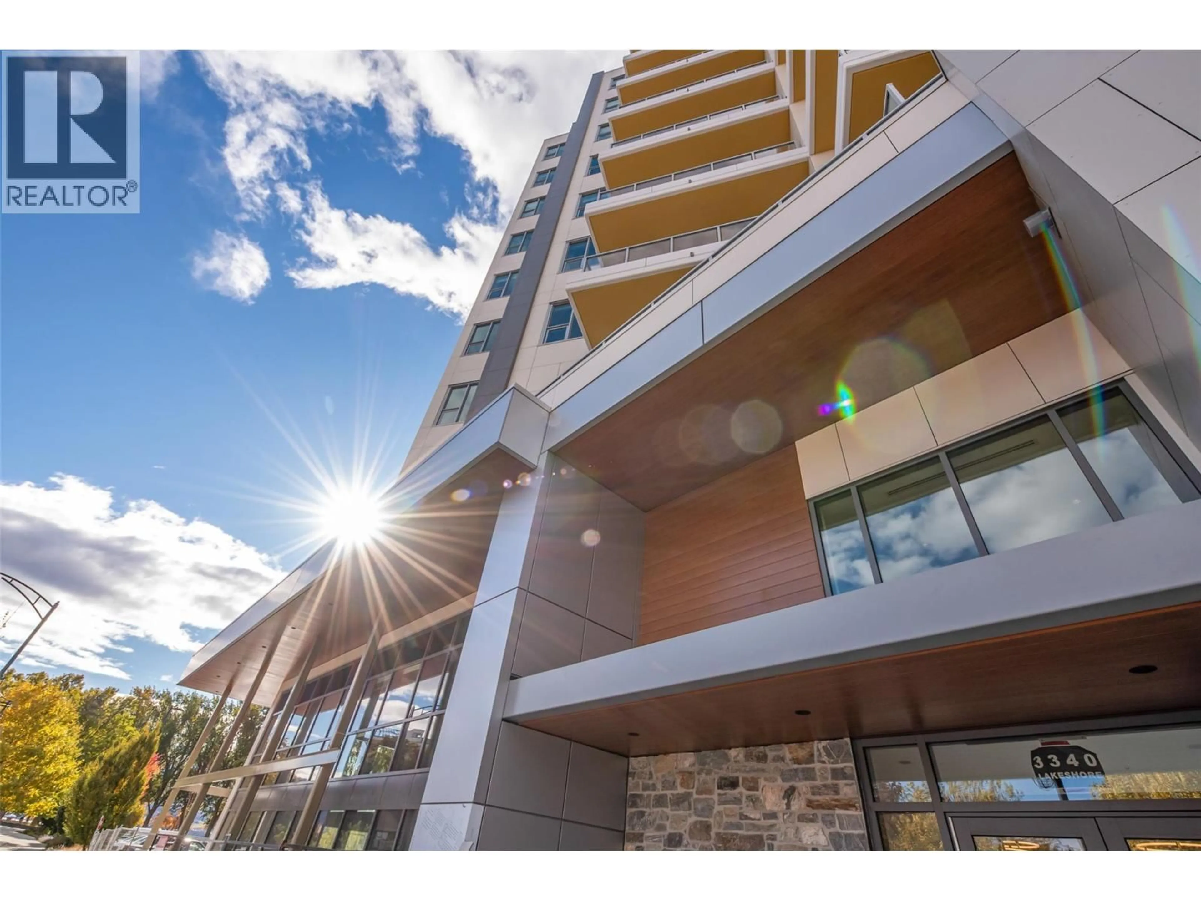 Indoor foyer for 1003 - 3340 LAKESHORE ROAD, Kelowna British Columbia V1W0H6