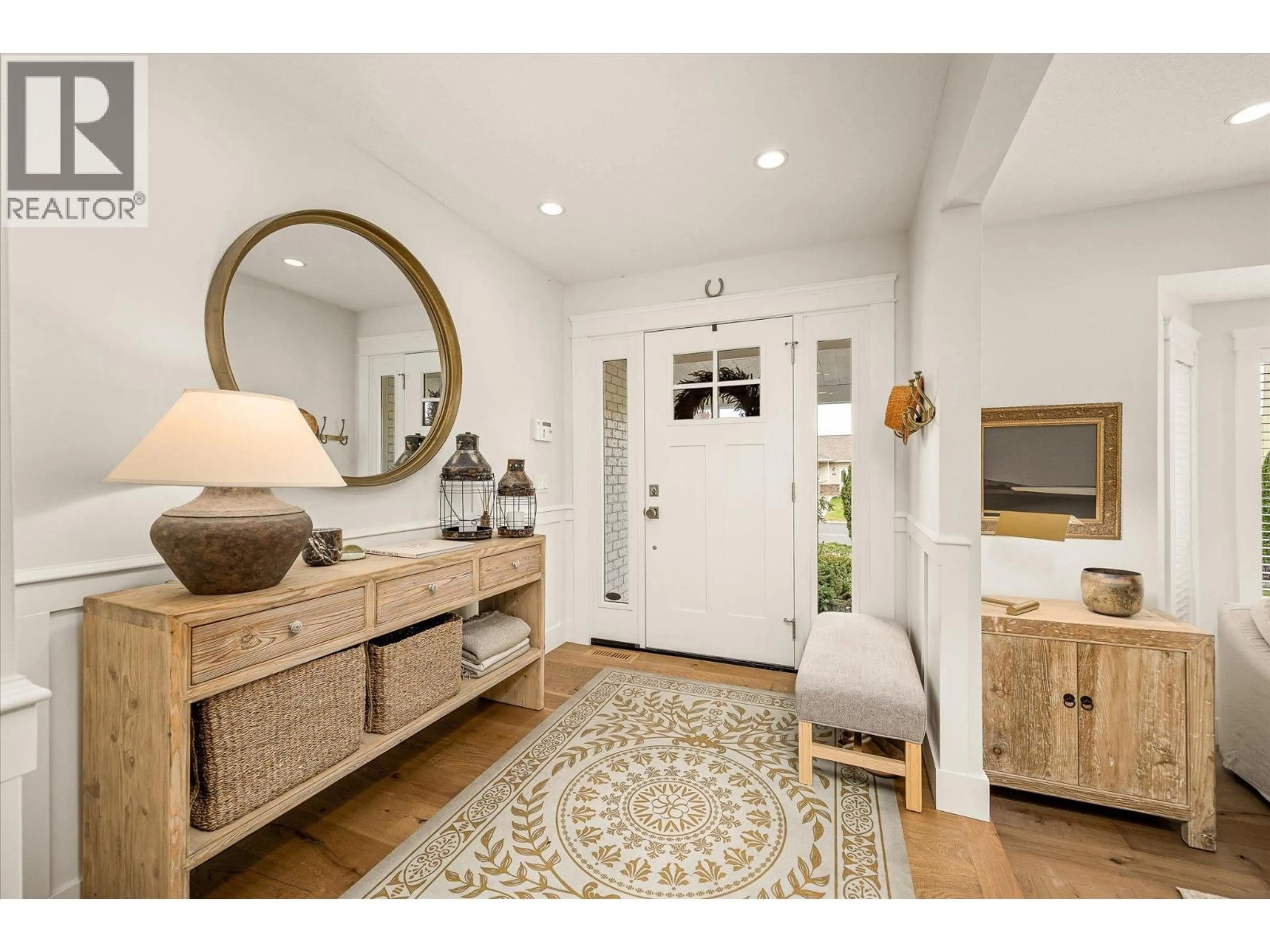 Indoor entryway for 1039 CUSHING COURT, Kelowna British Columbia V1Y8W8