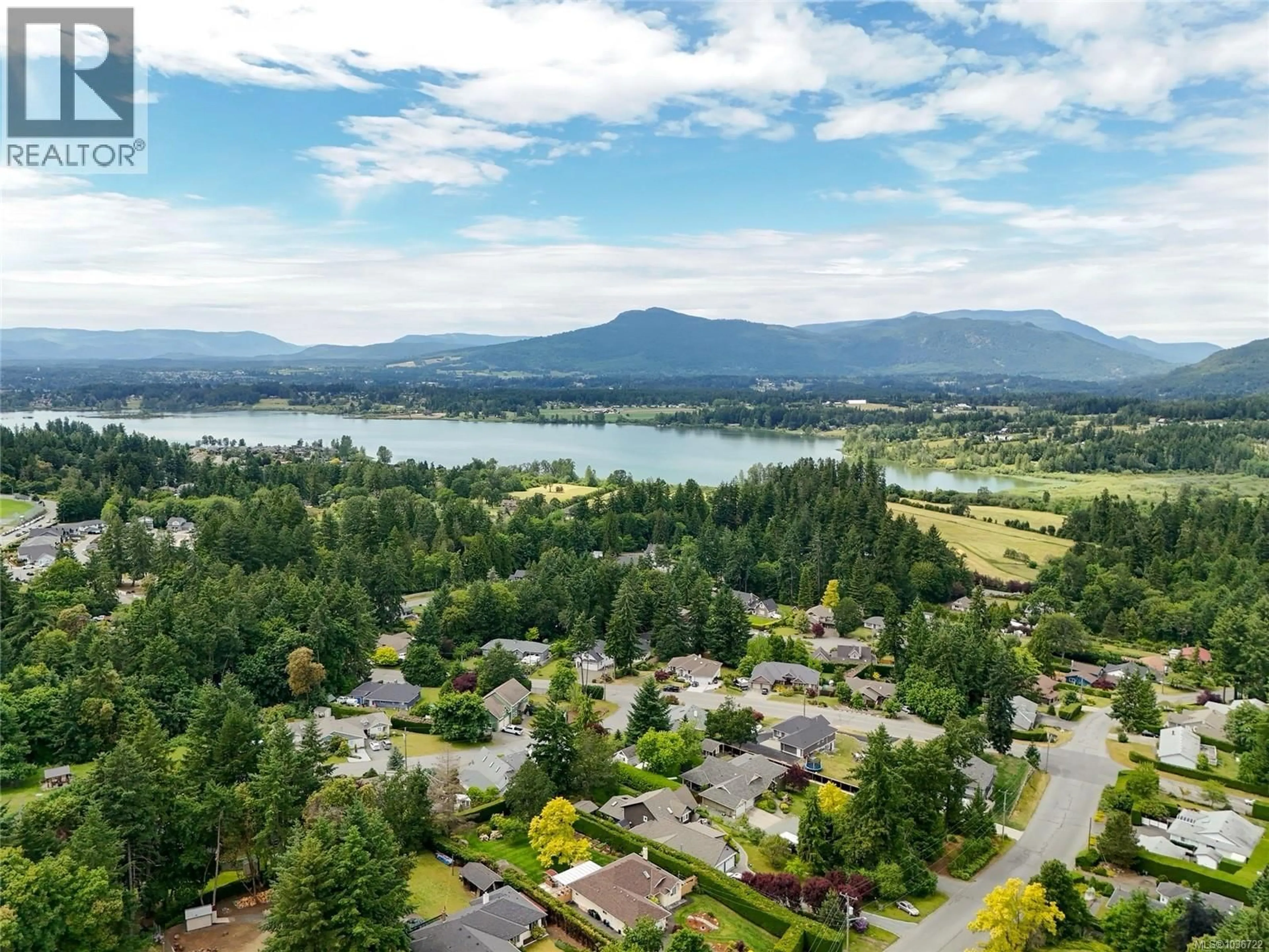 A pic from outside/outdoor area/front of a property/back of a property/a pic from drone, water/lake/river/ocean view for 123 - 3257 WOODRUSH DRIVE, Duncan British Columbia V9L0J9