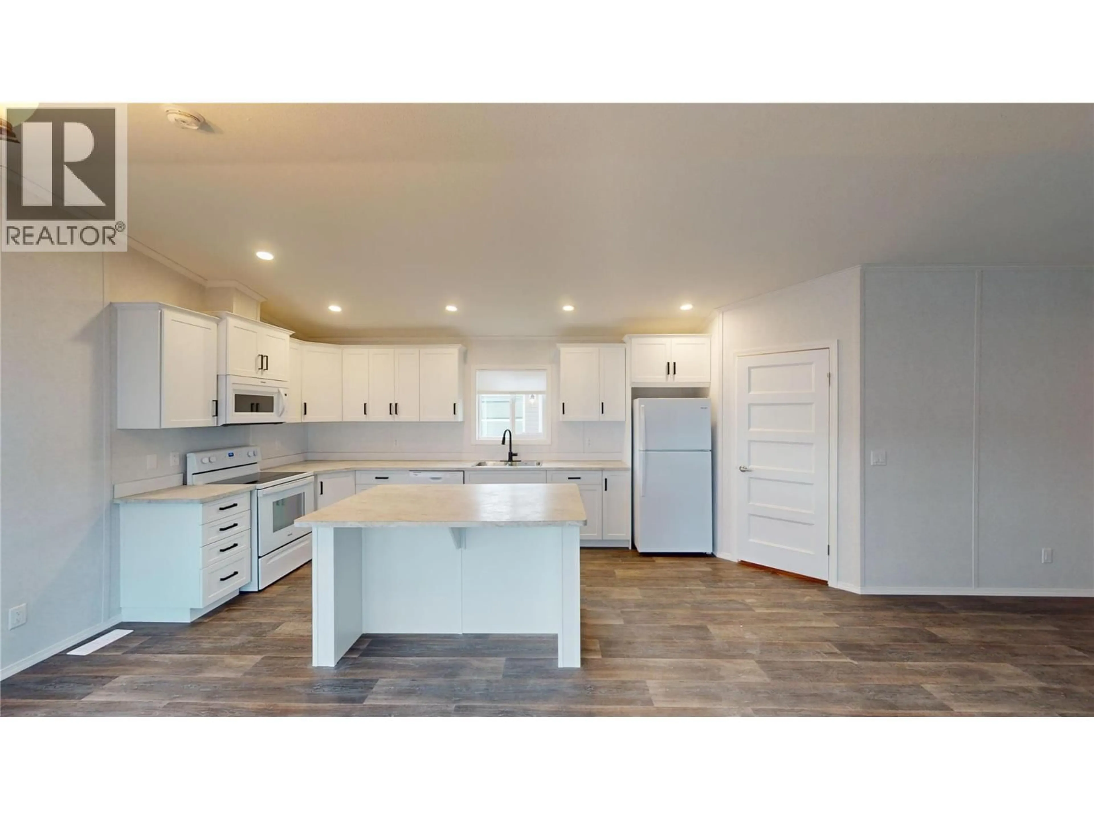 Open concept kitchen, unknown for 533 STEEPLEVIEW AVENUE NORTHWEST, Cranbrook British Columbia V1C5L3