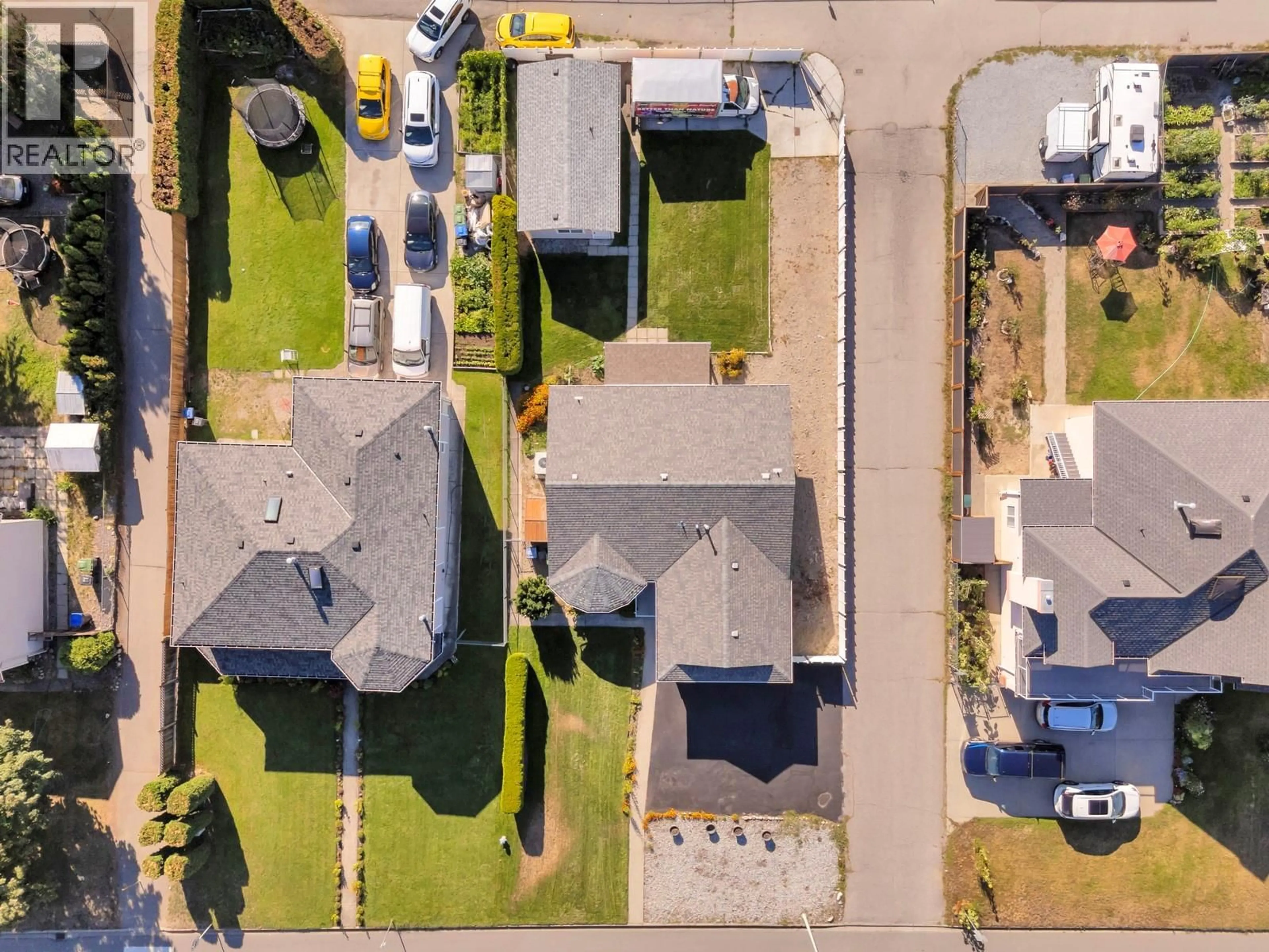A pic from outside/outdoor area/front of a property/back of a property/a pic from drone, street for 796 HOLLYWOOD ROAD NORTH, Kelowna British Columbia V1X5Y7
