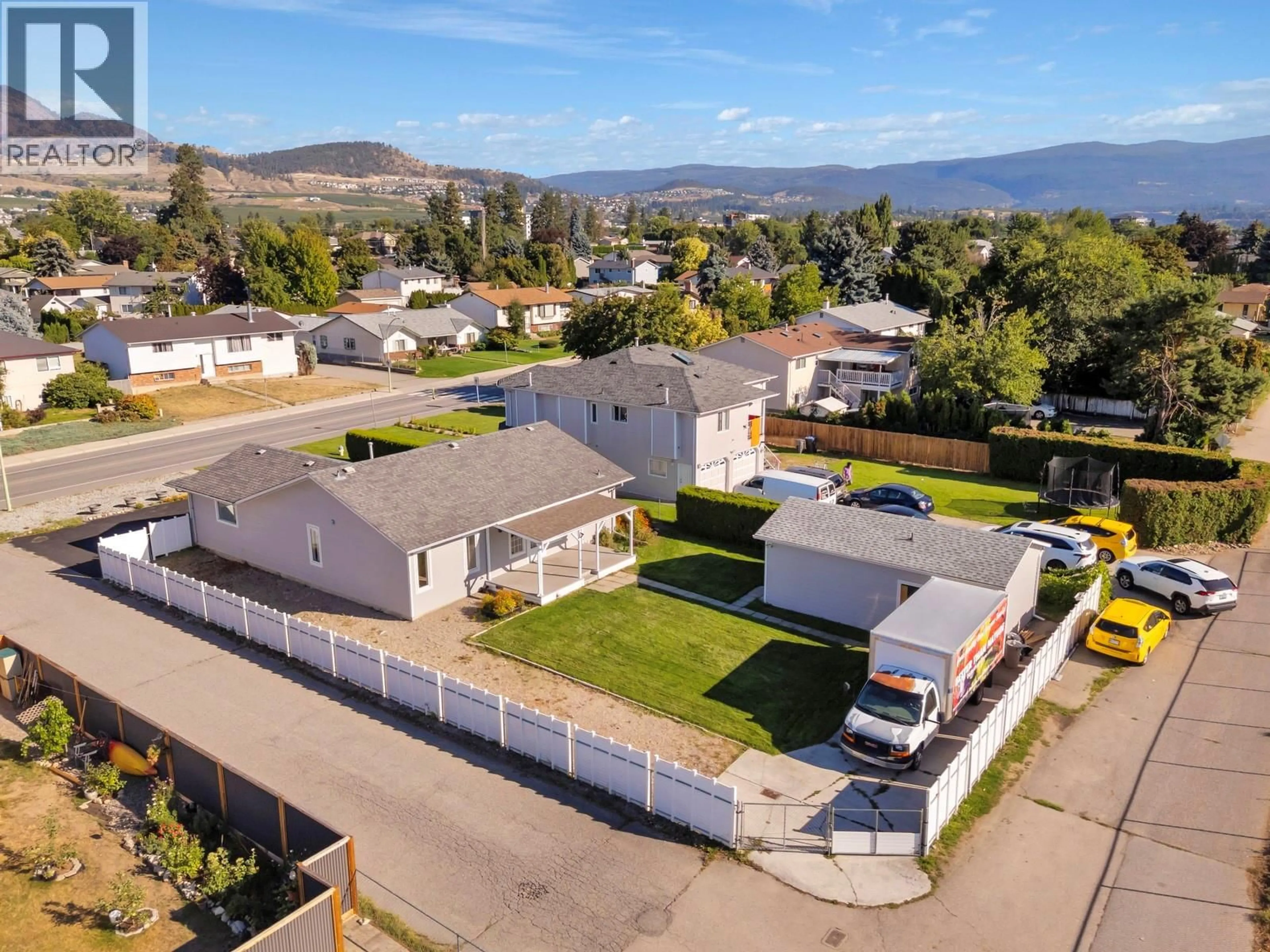 A pic from outside/outdoor area/front of a property/back of a property/a pic from drone, mountain view for 796 HOLLYWOOD ROAD NORTH, Kelowna British Columbia V1X5Y7