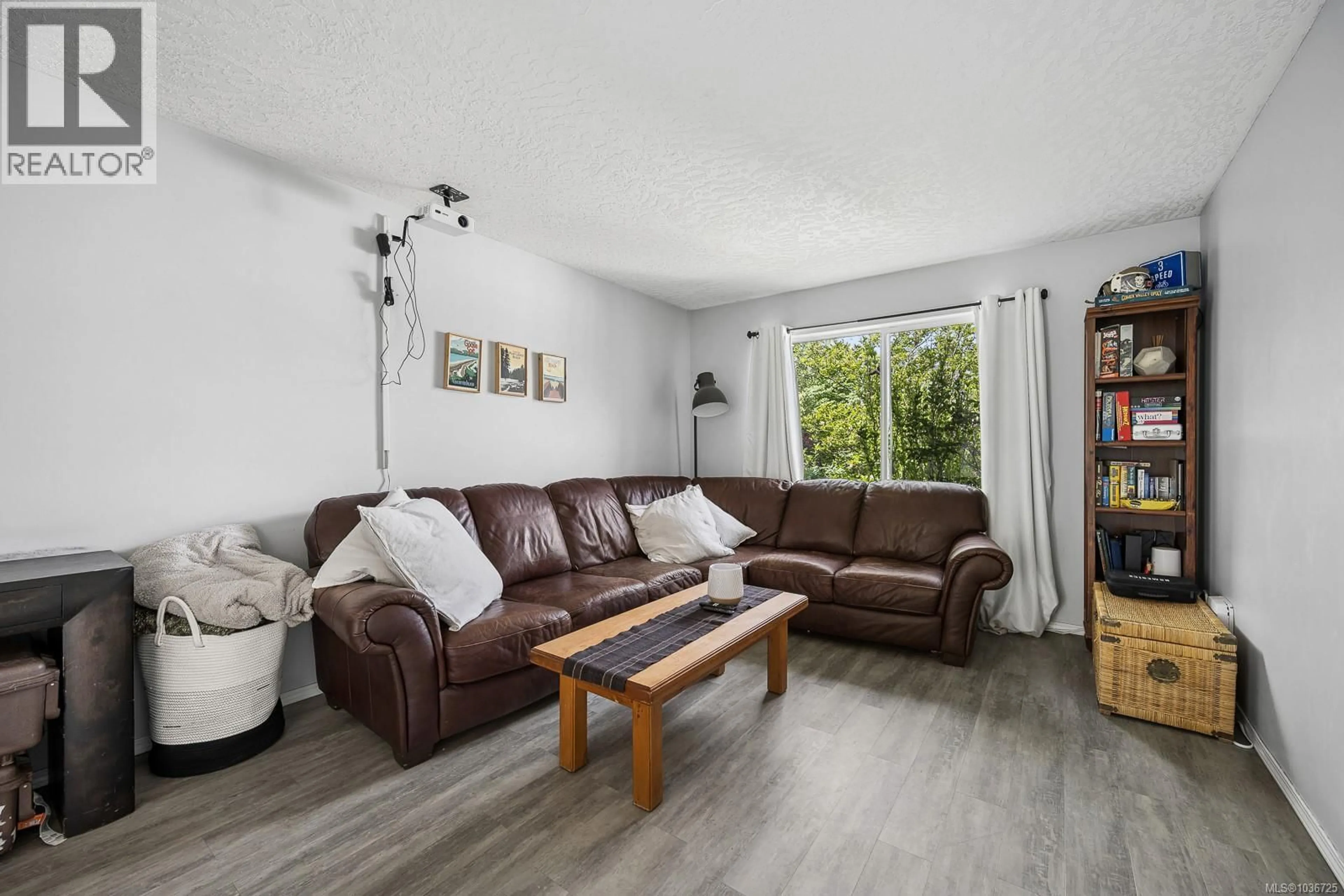 Living room with furniture, wood/laminate floor for 182B ARDEN ROAD, Courtenay British Columbia V9N8Y2