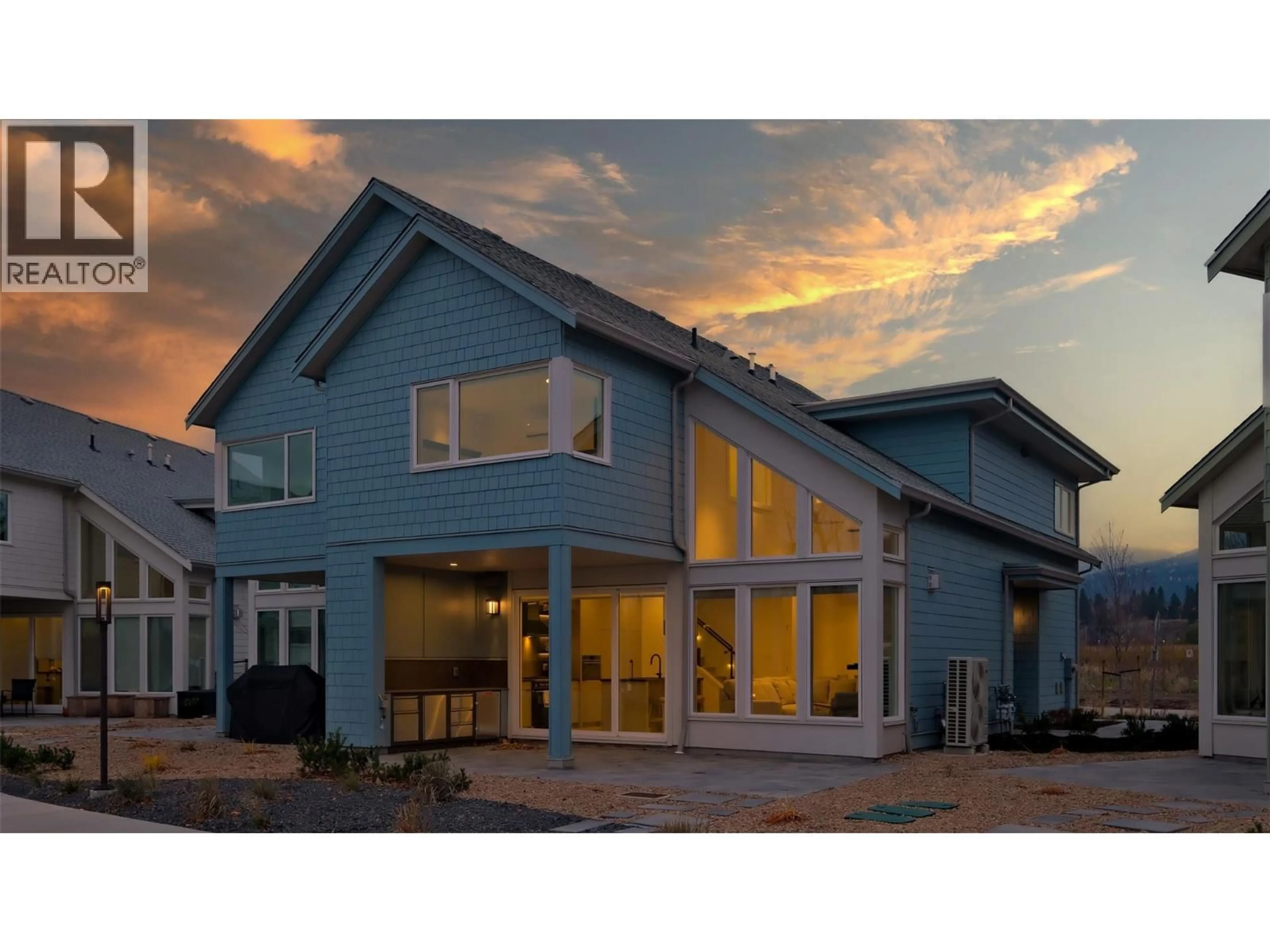 Home with vinyl exterior material, building for 3040 LANDRY CRESCENT, Summerland British Columbia V0H1Z9