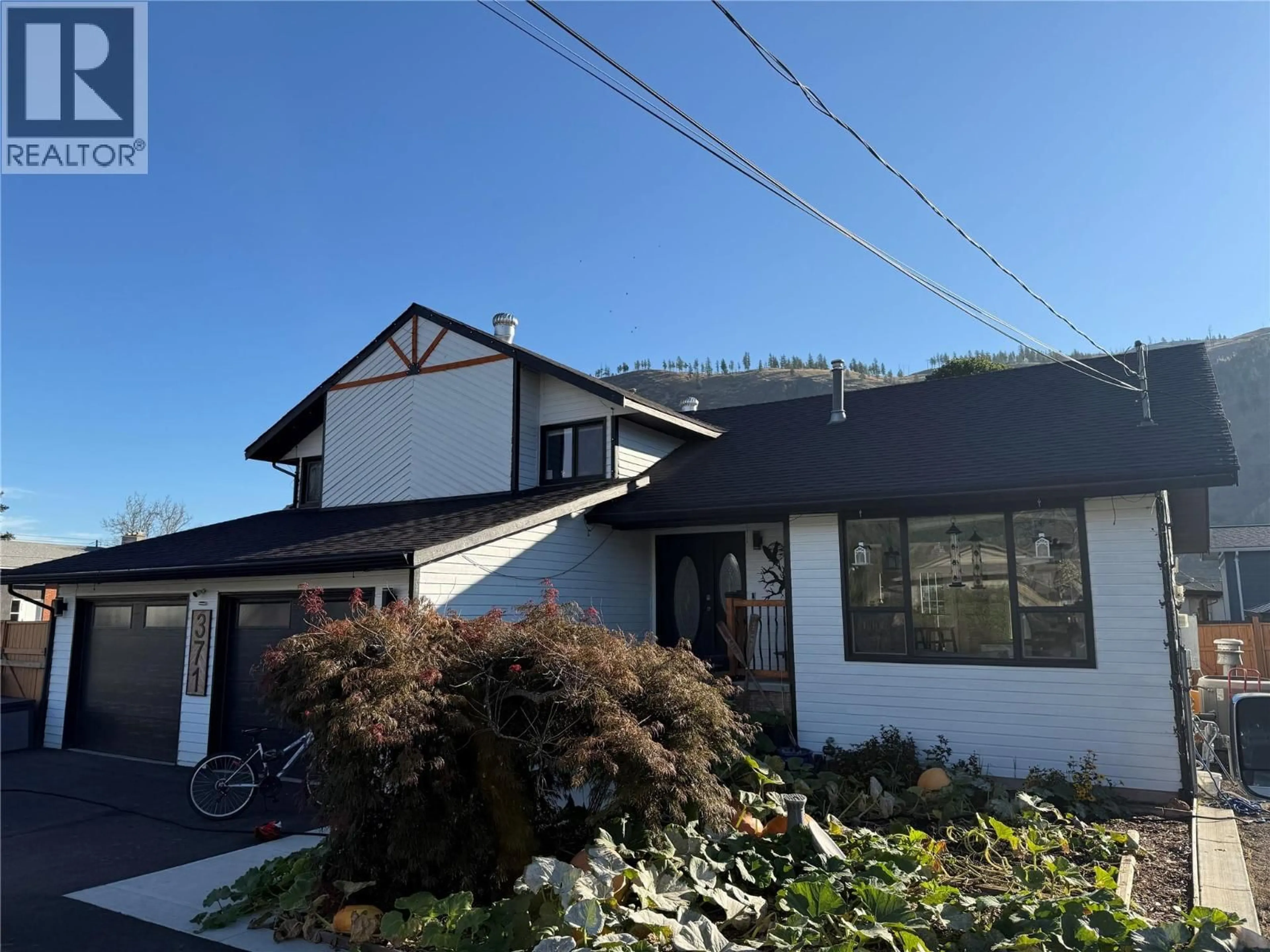 Home with vinyl exterior material, street for 371 MONTEGO ROAD, Kamloops British Columbia V2H1N1