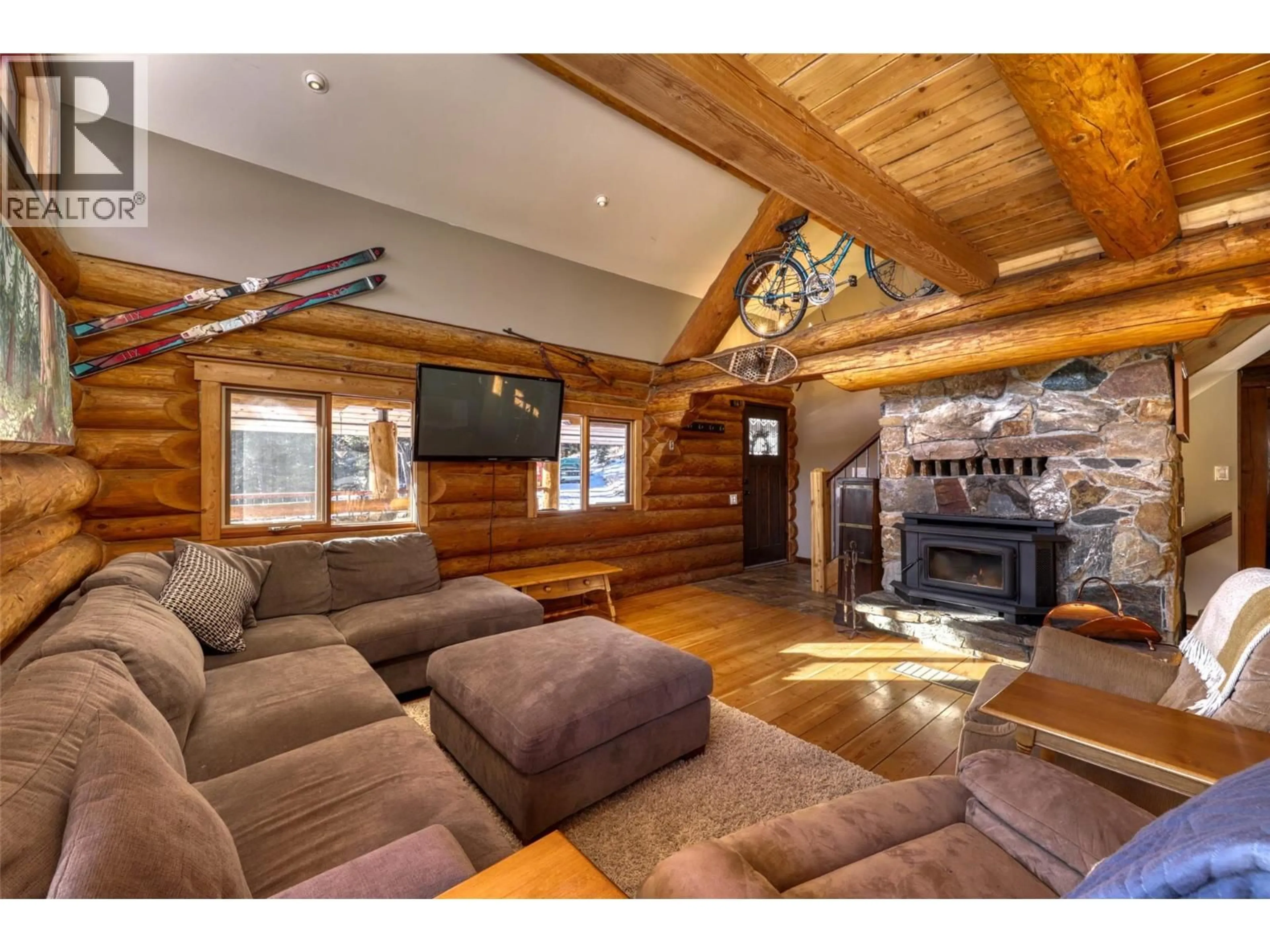 Home theater for 1951 HEFFLEY-LOUIS CREEK ROAD, Kamloops British Columbia V0E1Z0