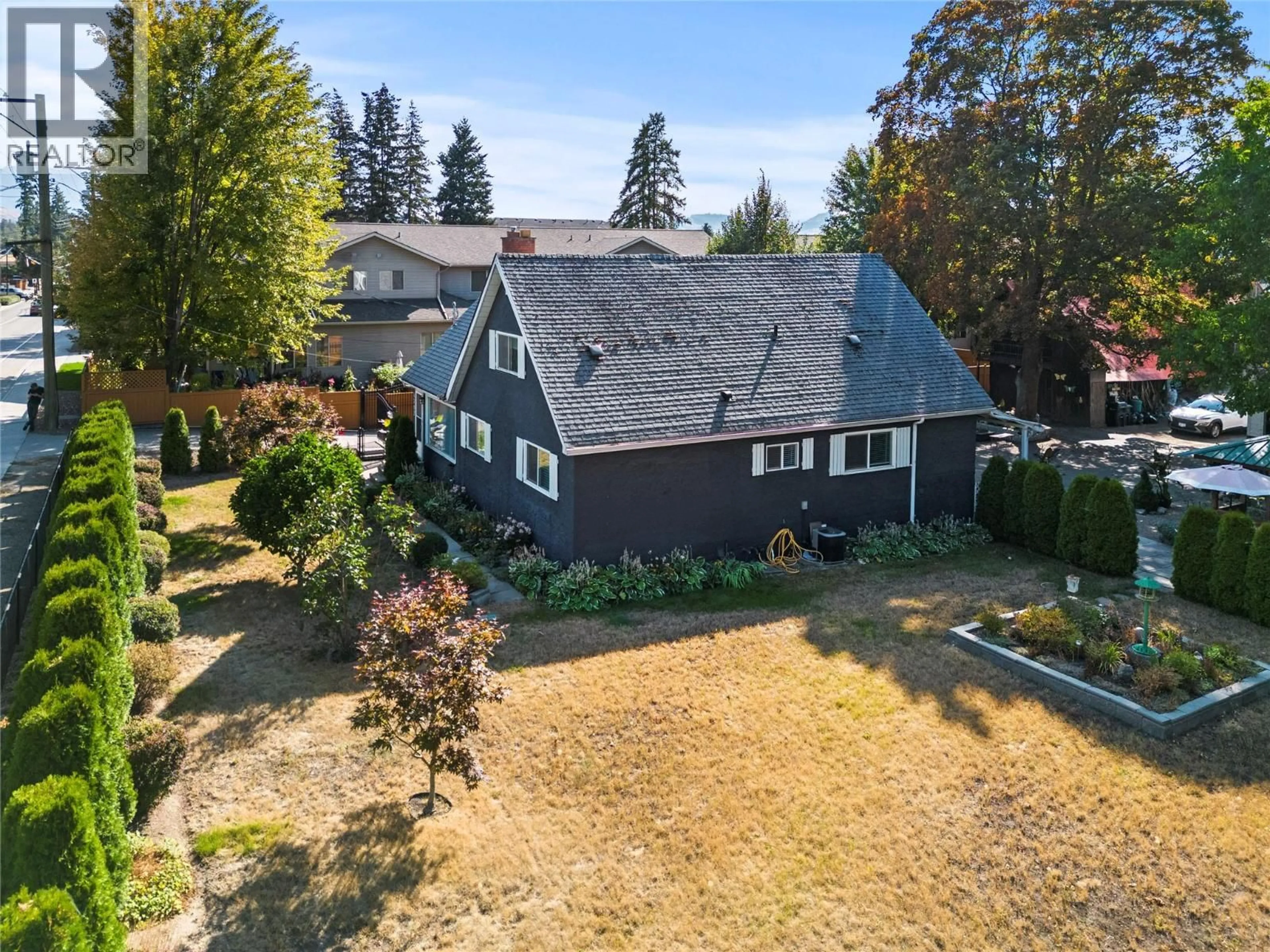 A pic from outside/outdoor area/front of a property/back of a property/a pic from drone, street for 4702 20 STREET, Vernon British Columbia V1T4E5