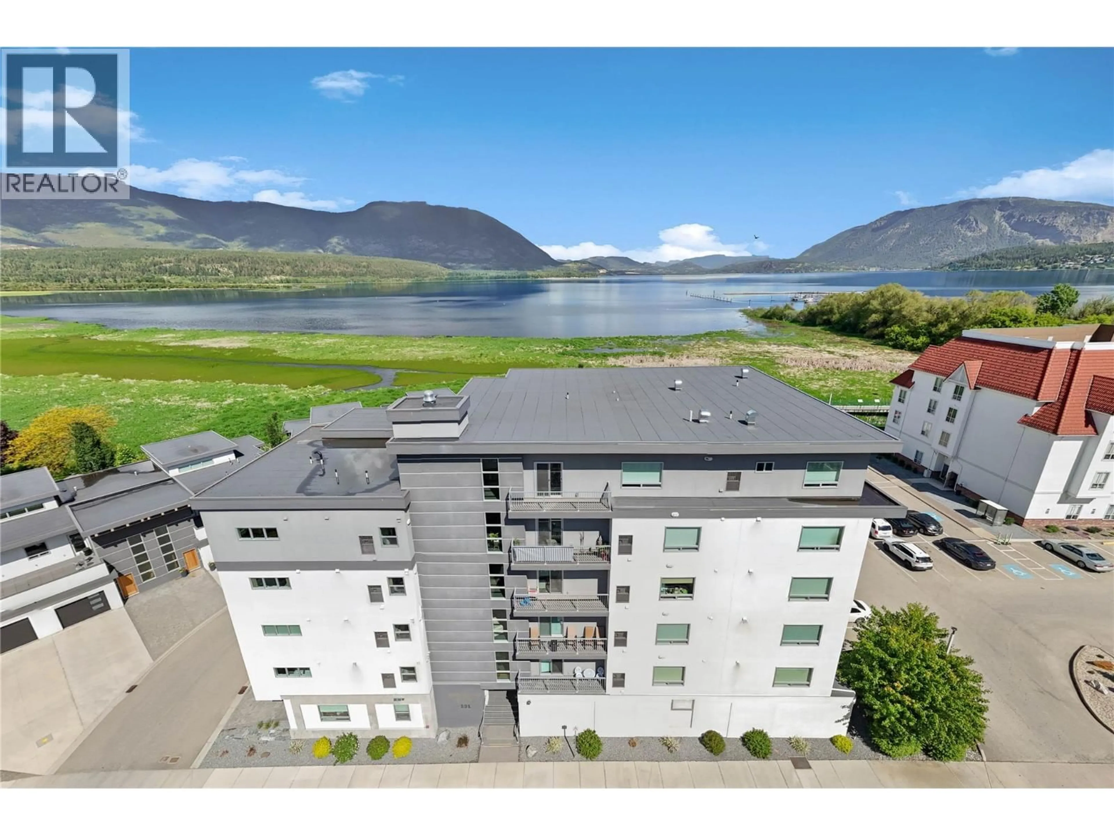 A pic from outside/outdoor area/front of a property/back of a property/a pic from drone, water/lake/river/ocean view for 302 - 131 HARBOURFRONT DRIVE NORTHEAST, Salmon Arm British Columbia V1E0G4